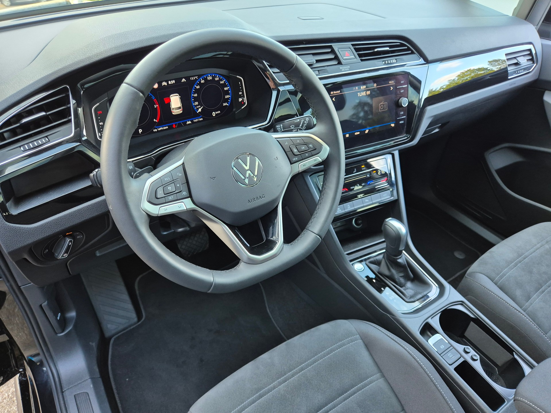 VW Touran 2.0 TDI BlueMotion Technology Highline DSG-image-11