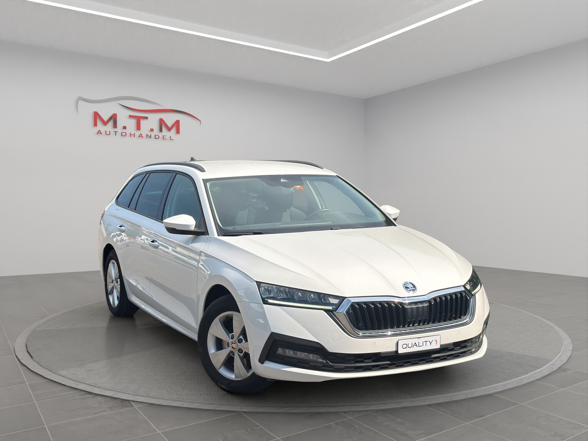 SKODA Octavia Combi 2.0 TDI DSG Ambition 4x4-image-0