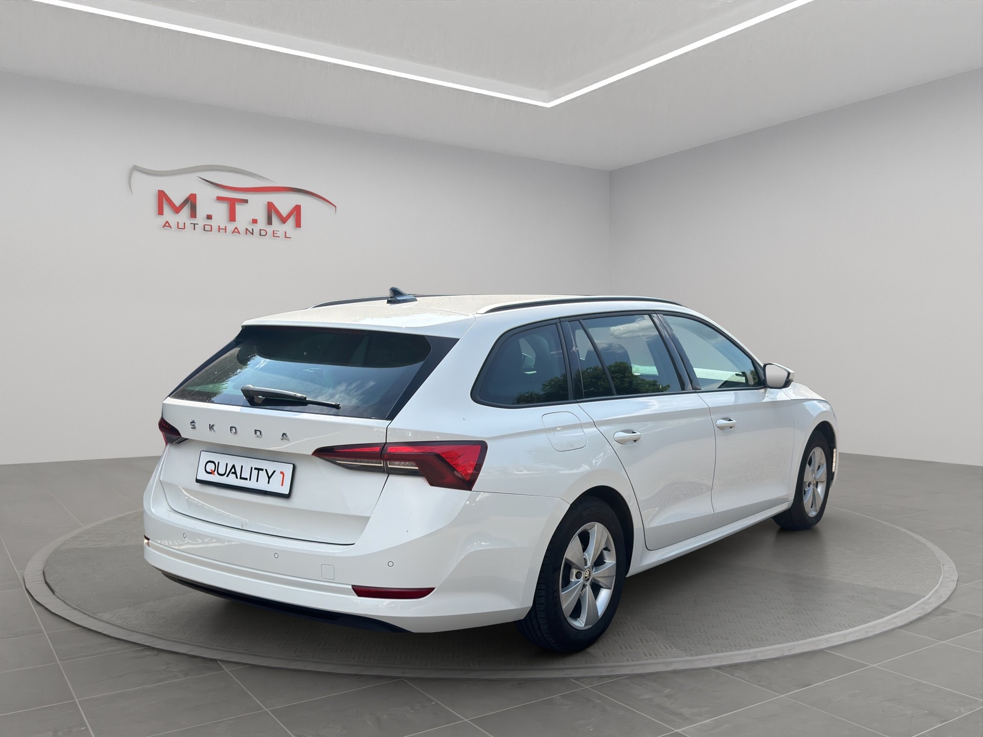 SKODA Octavia Combi 2.0 TDI DSG Ambition 4x4-image-9