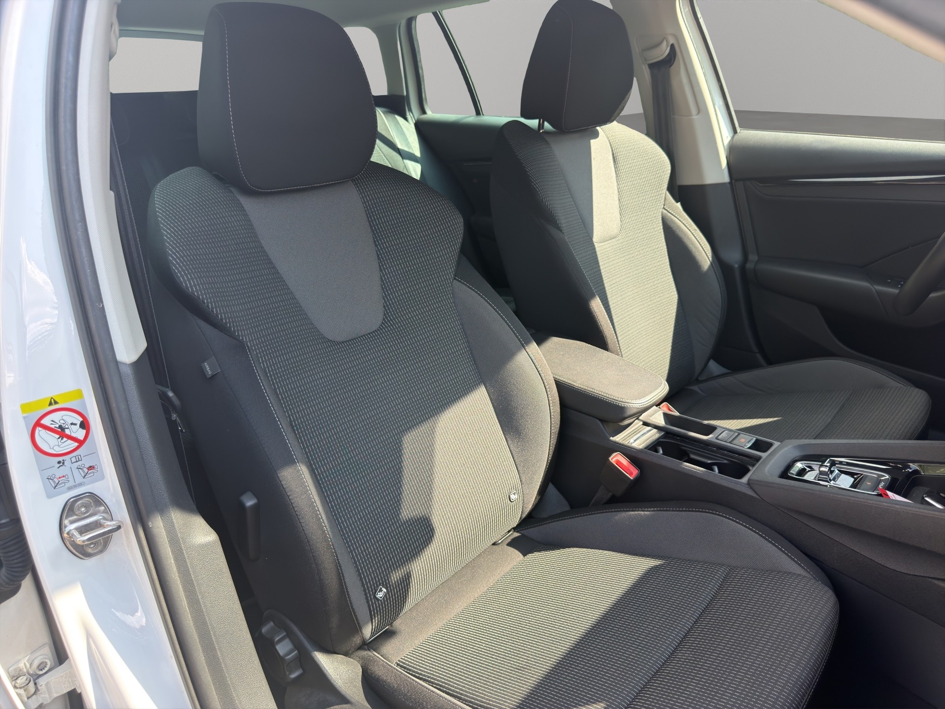 SKODA Octavia Combi 2.0 TDI DSG Ambition 4x4-image-19