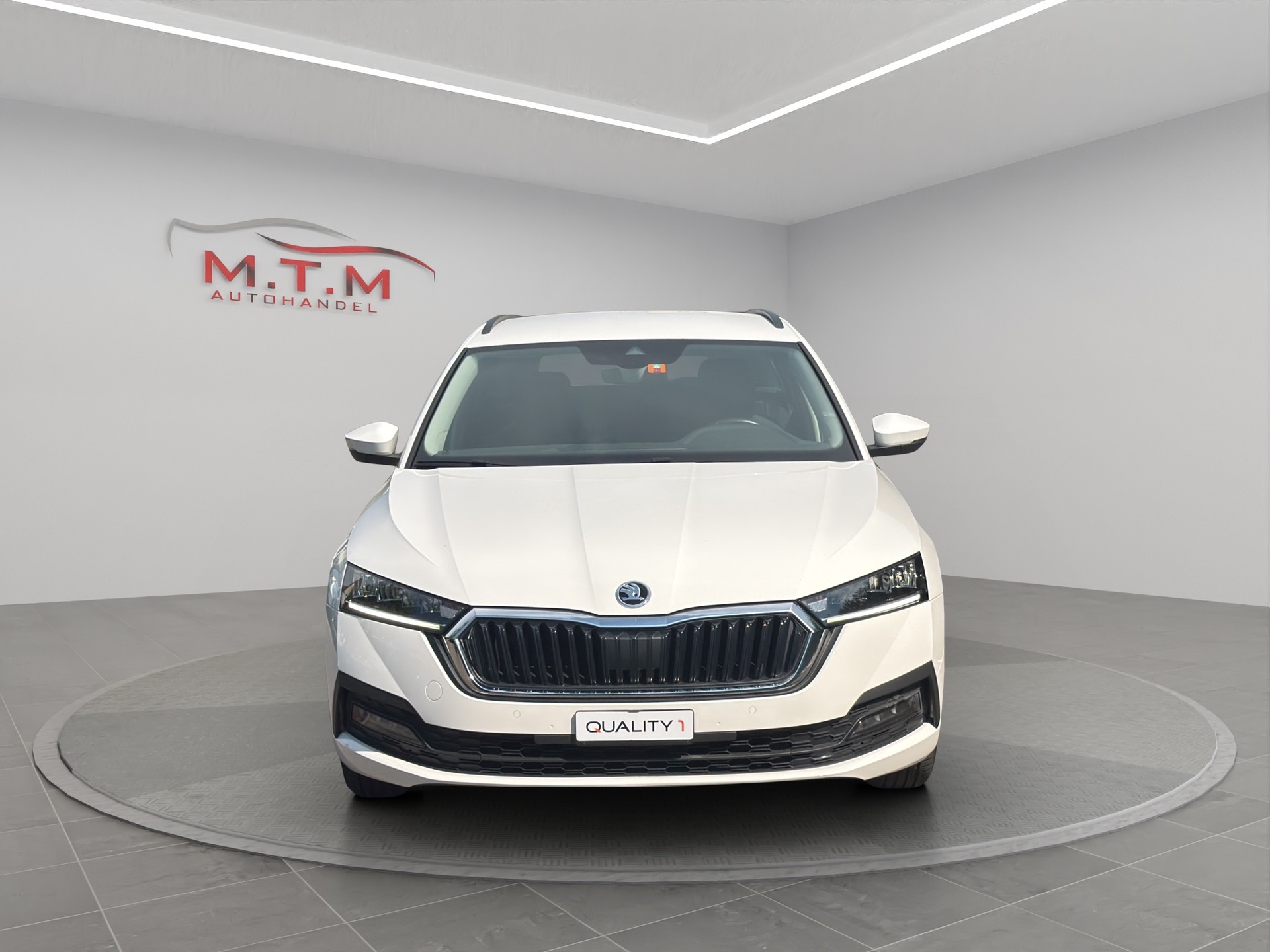 SKODA Octavia Combi 2.0 TDI DSG Ambition 4x4-image-2