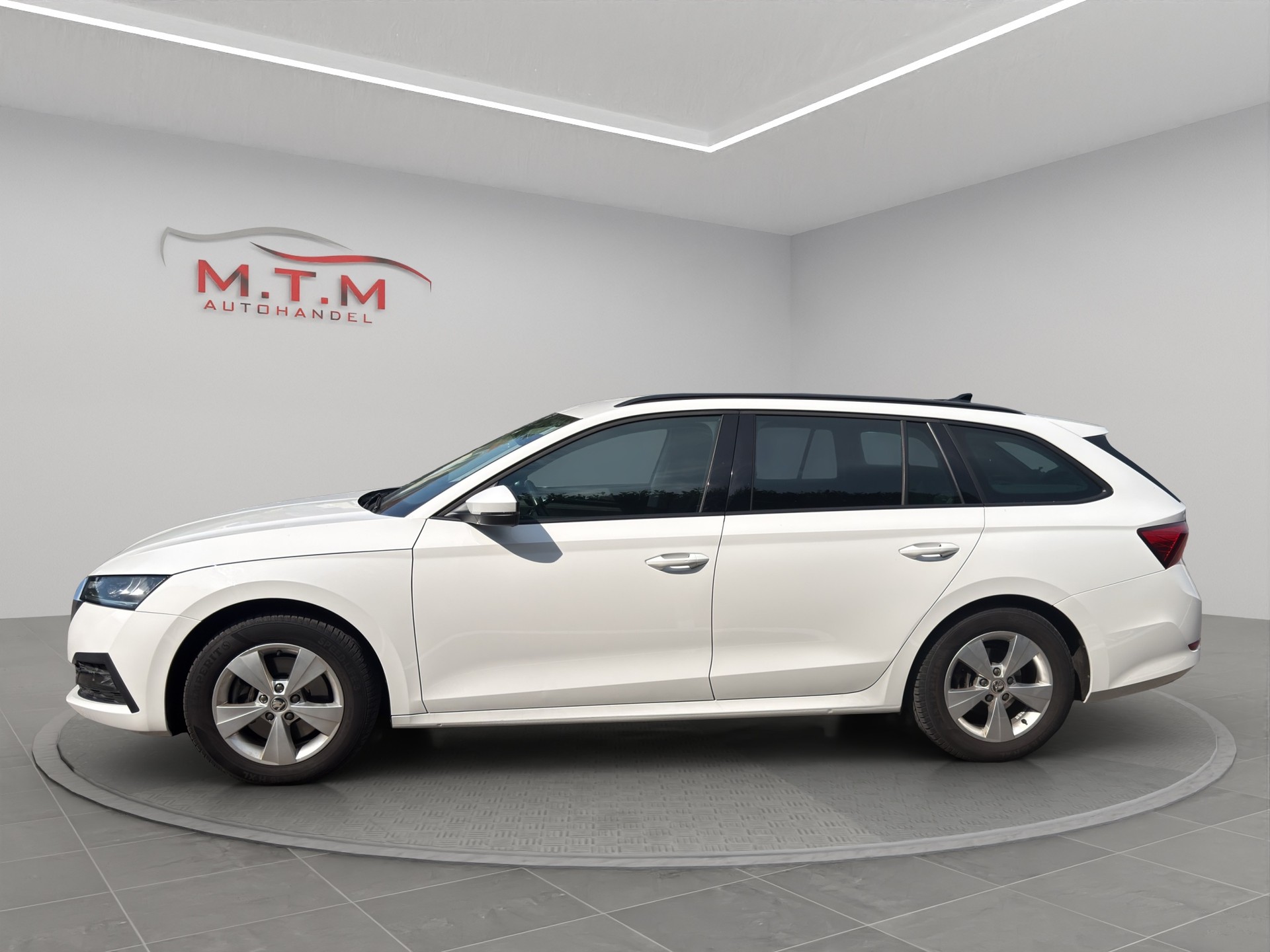 SKODA Octavia Combi 2.0 TDI DSG Ambition 4x4-image-5