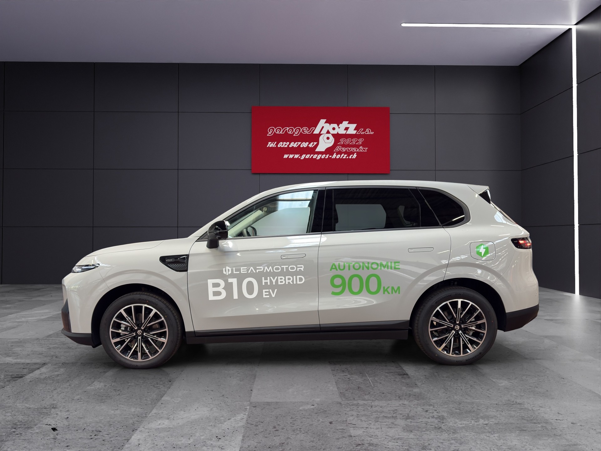 LEAPMOTOR B10 1.5 Hybrid EV-image-1