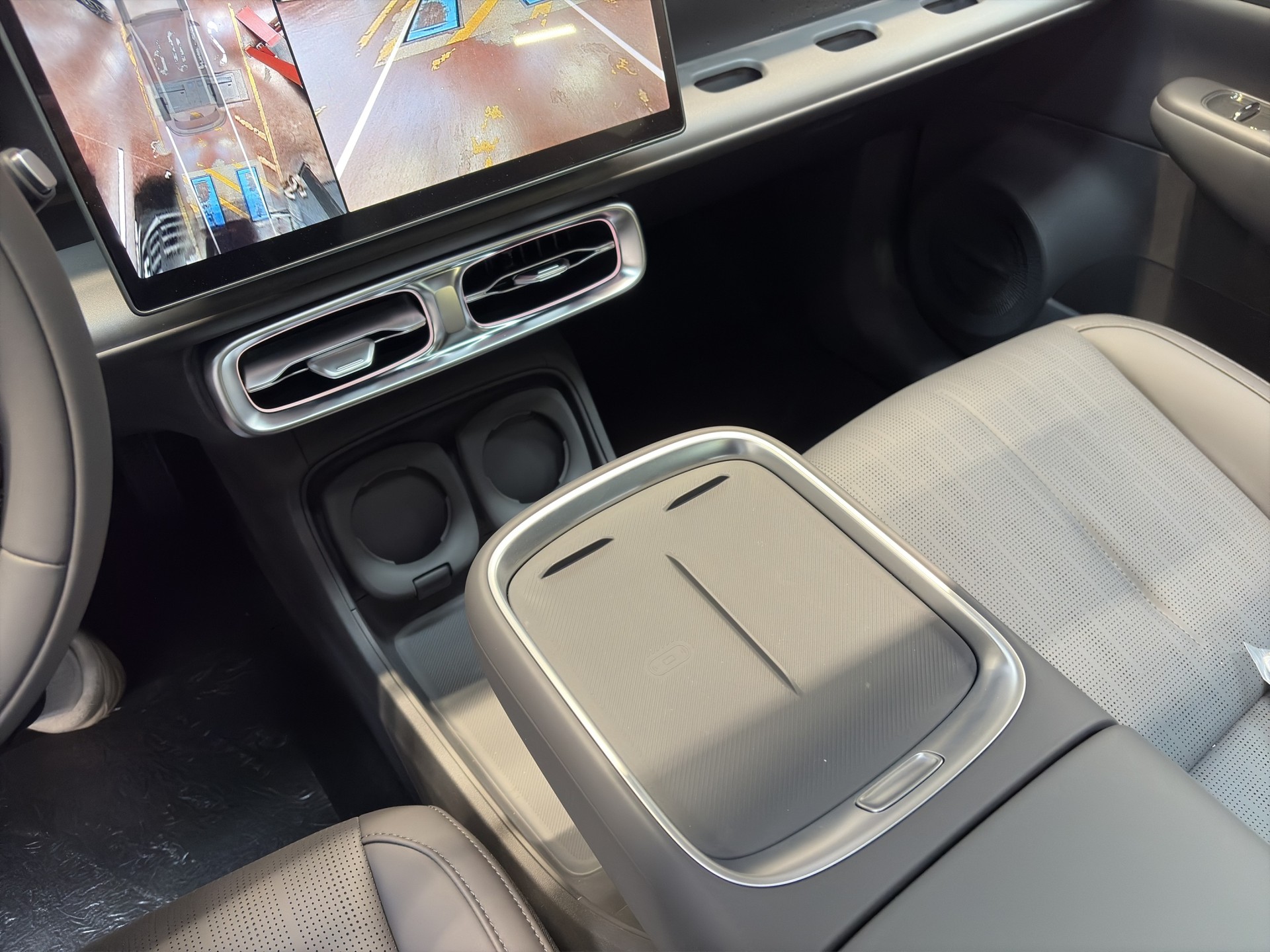 LEAPMOTOR B10 1.5 Hybrid EV-image-9