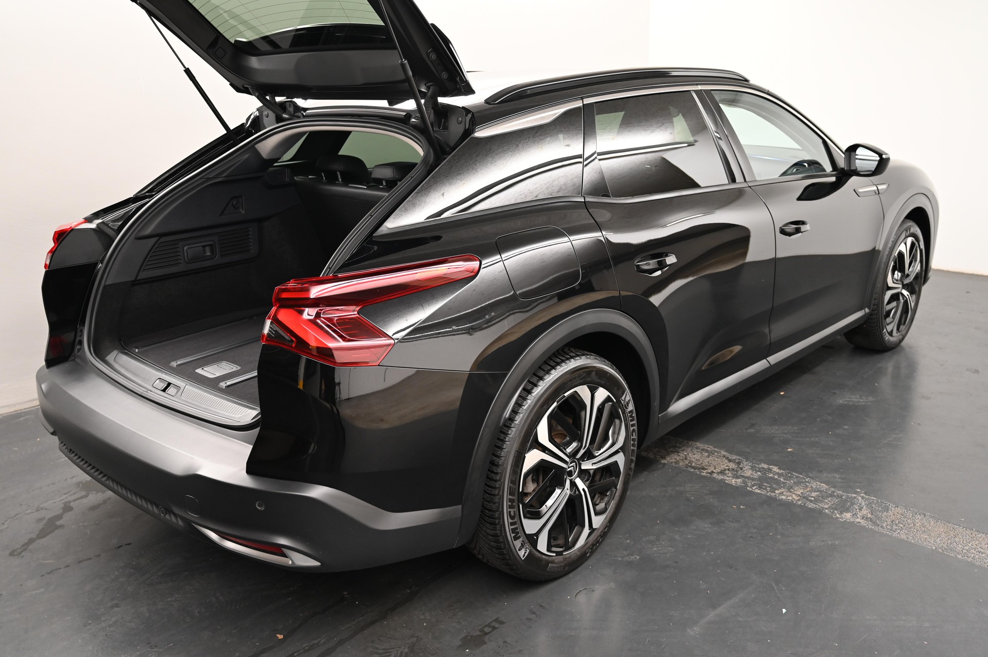 CITROEN C5 X 1.6 Plug-in Hybrid Shine-image-16