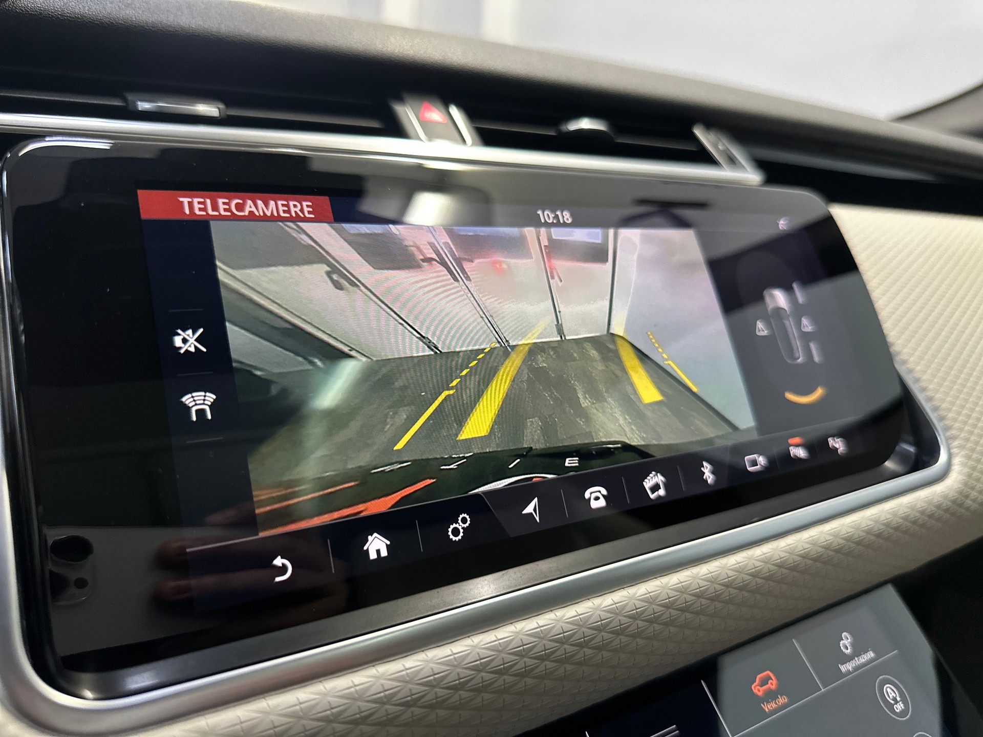 LAND ROVER Range Rover Velar R-Dynamic P 300 SE Automatic-image-15