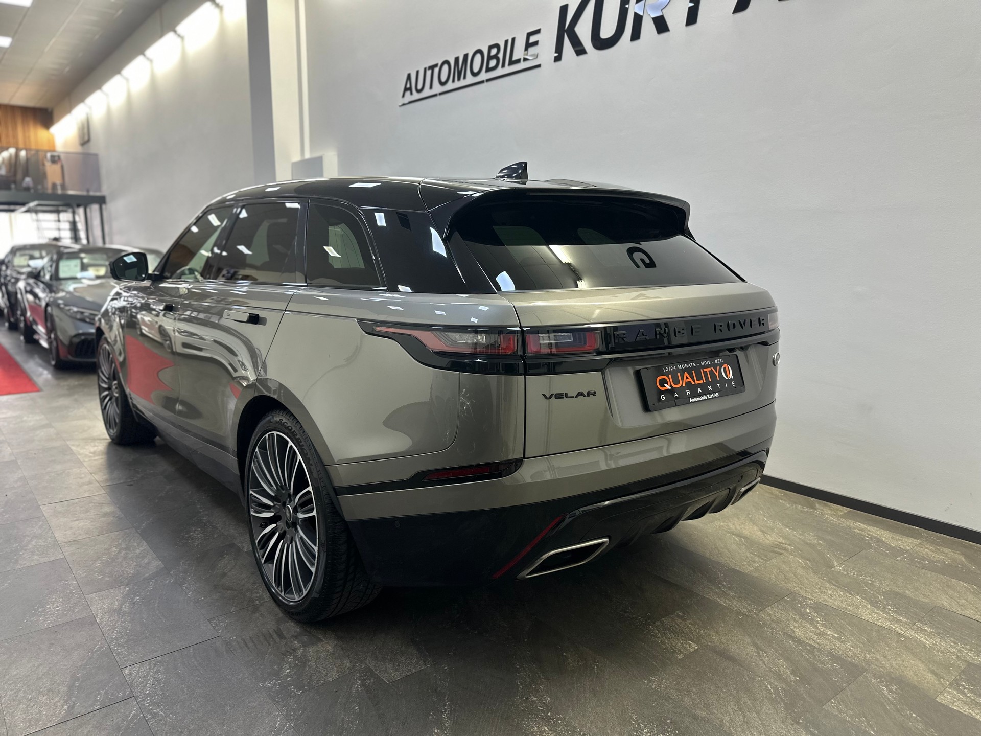 LAND ROVER Range Rover Velar R-Dynamic P 300 SE Automatic-image-3