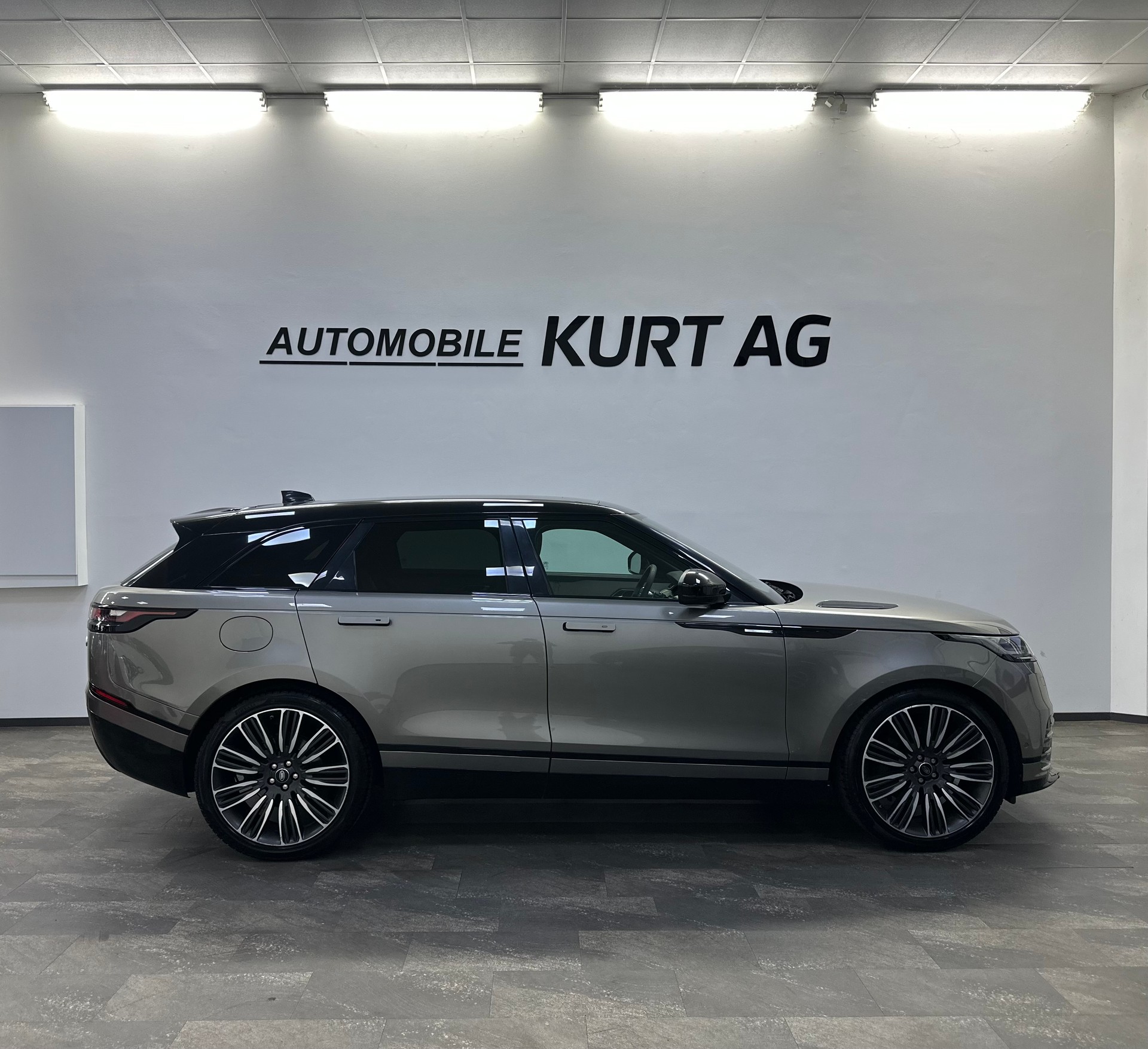 LAND ROVER Range Rover Velar R-Dynamic P 300 SE Automatic-image-6