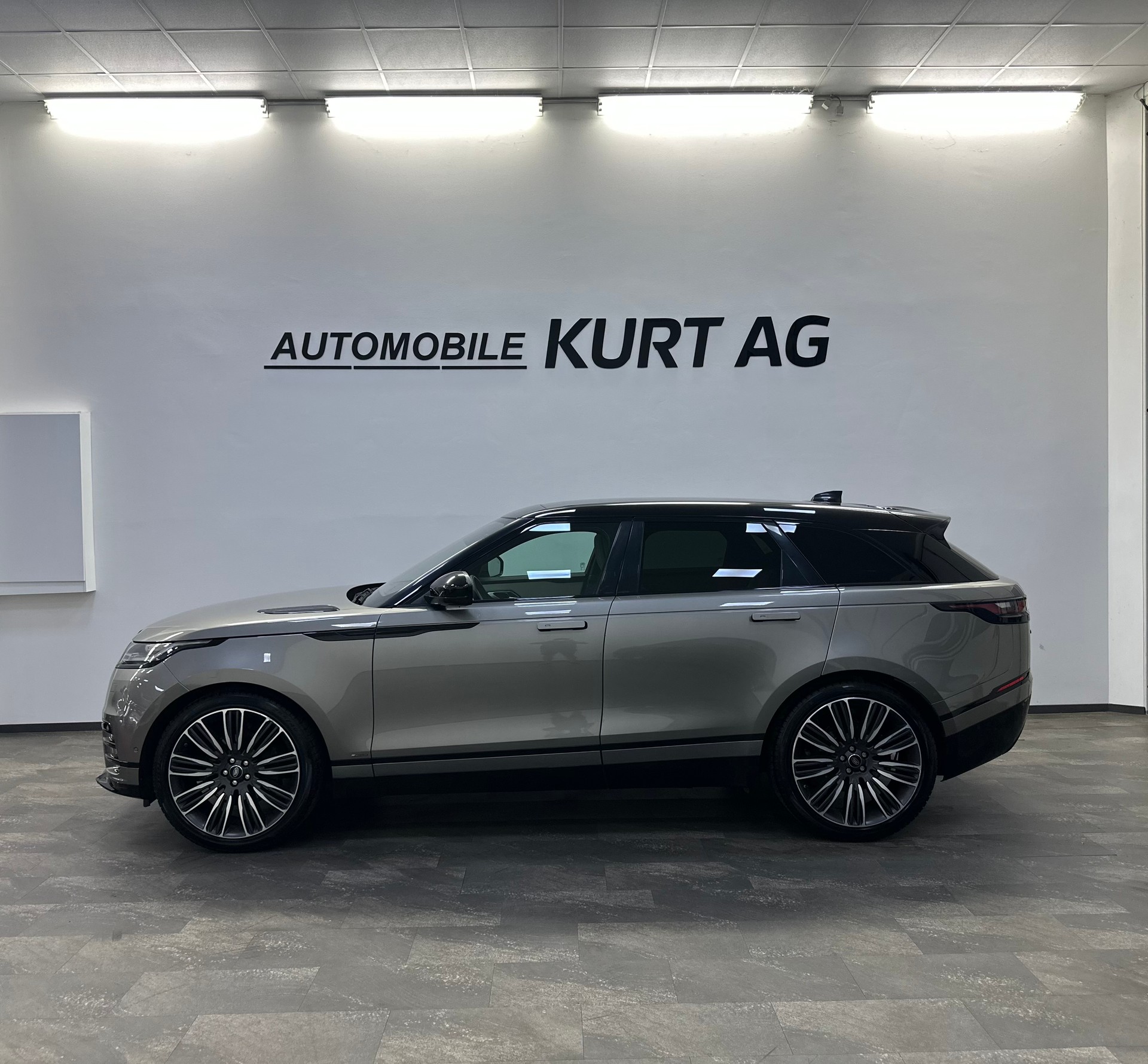 LAND ROVER Range Rover Velar R-Dynamic P 300 SE Automatic-image-2