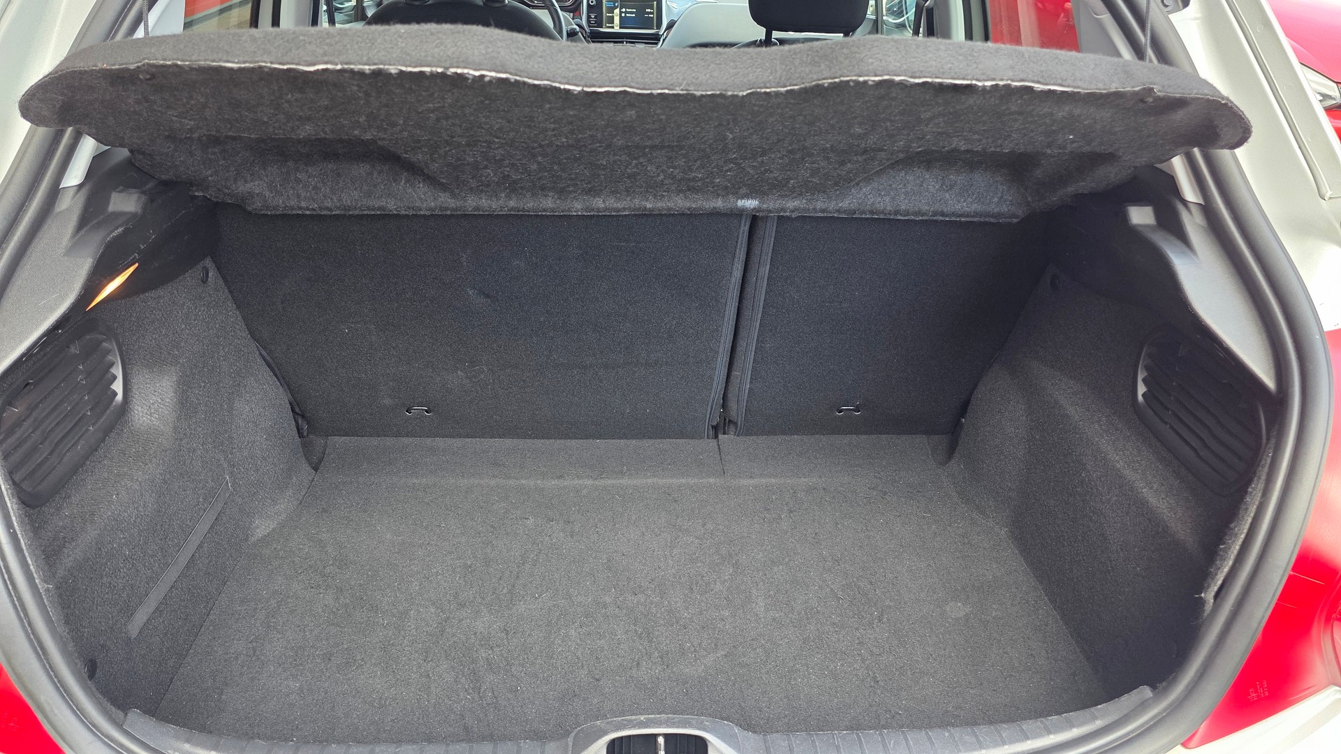 PEUGEOT 208 1.2 VTI Style-image-15