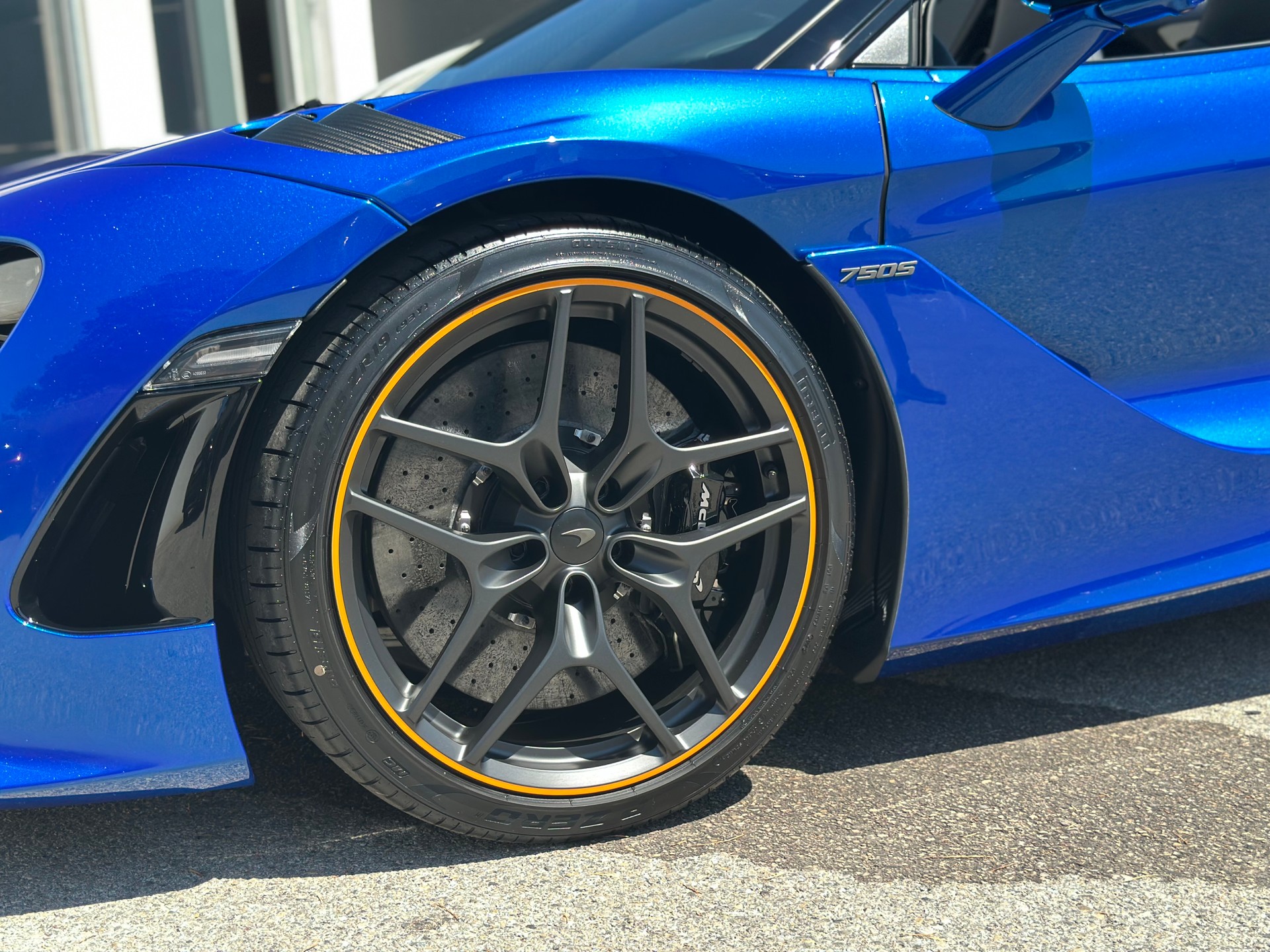 McLAREN 750S Spider-image-5