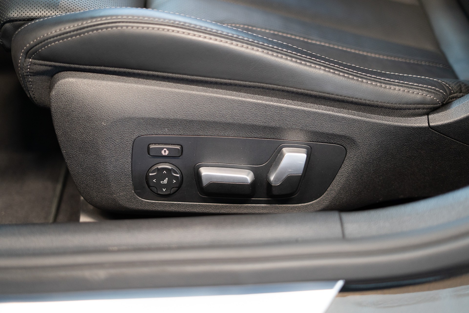 BMW M850i xDrive Gran Coupé / 360°Kamera / HeadUp / Harman/Kardon-image-11