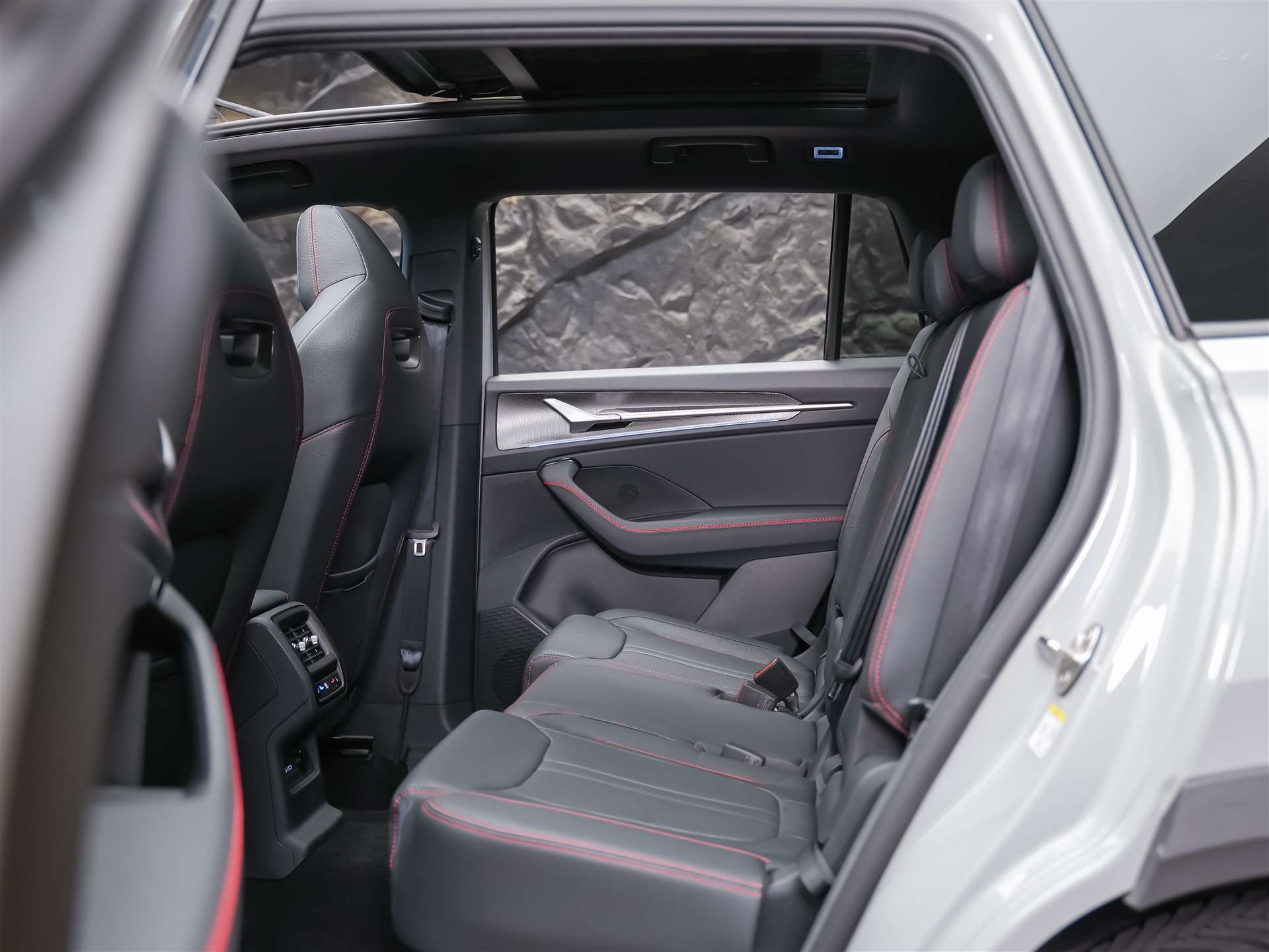 SKODA Kodiaq 2.0 TSI RS 4x4 *7 Sitze*Panorama*Sitzlüftung*Head-Up*-image-15