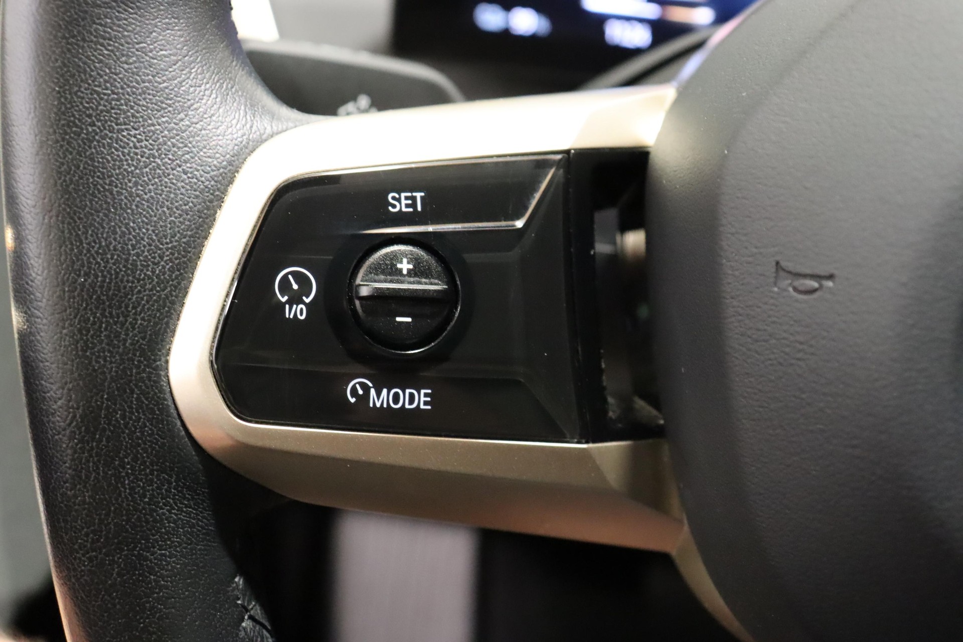 BMW iX xDrive40-image-18
