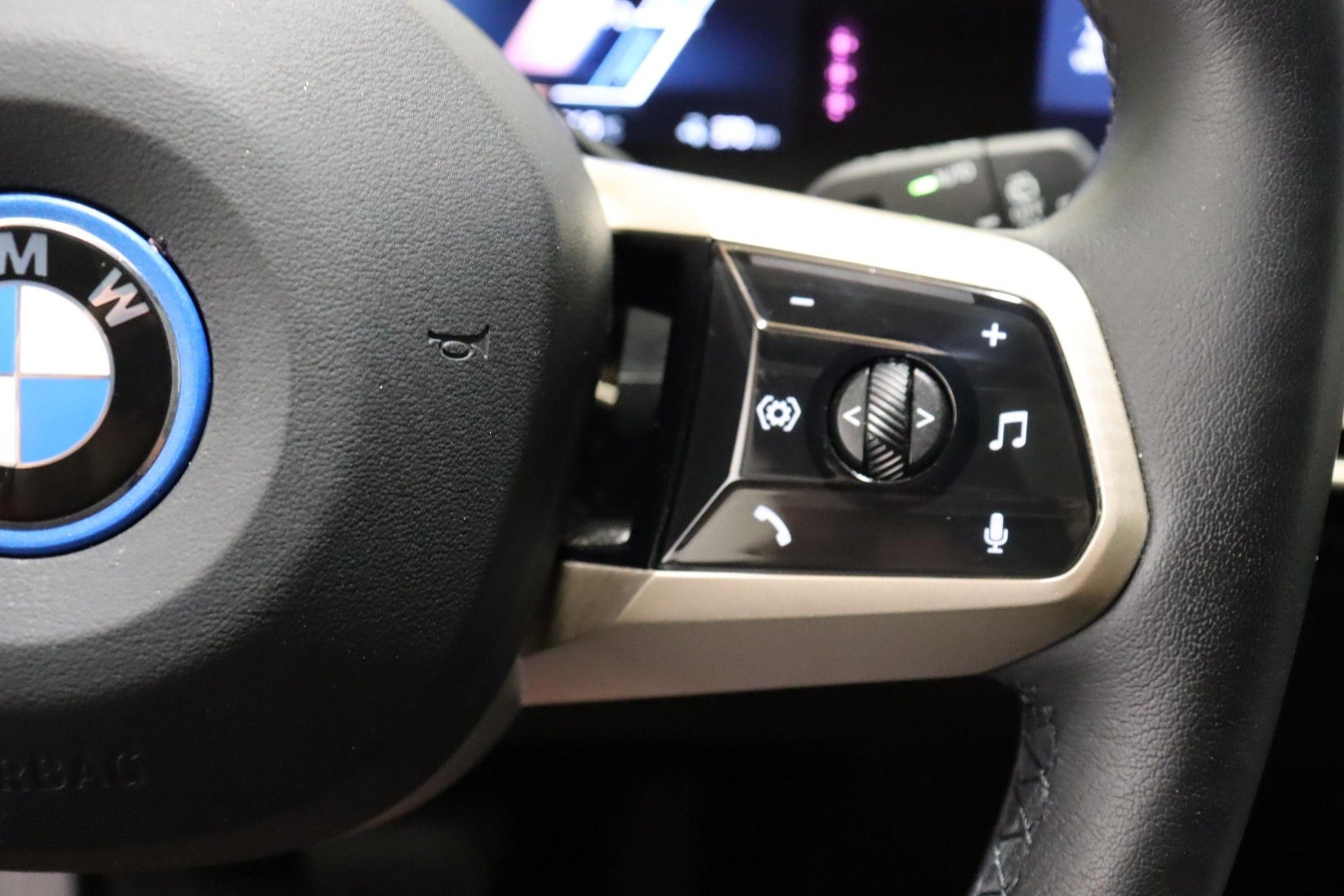 BMW iX xDrive40-image-19