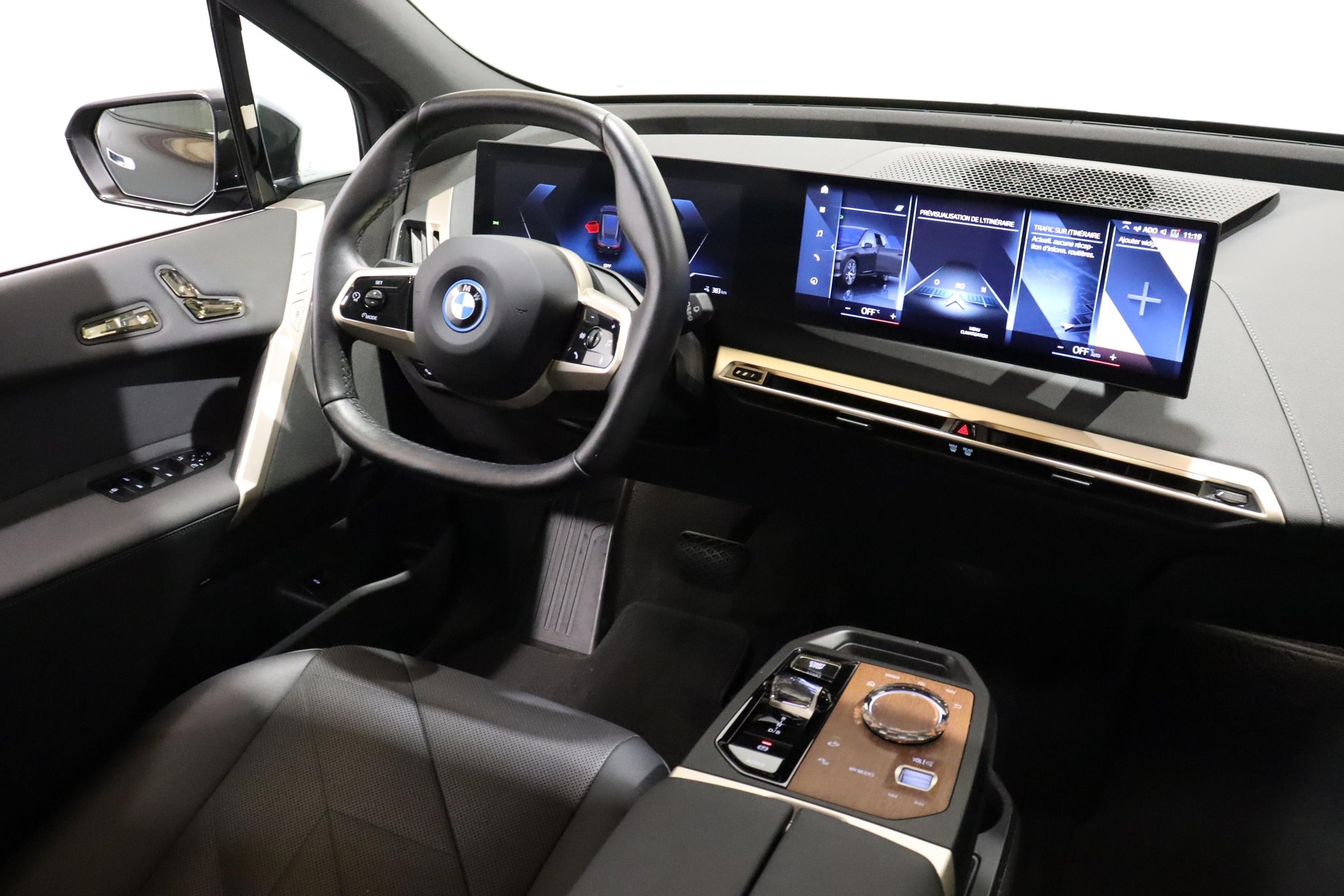 BMW iX xDrive40-image-7