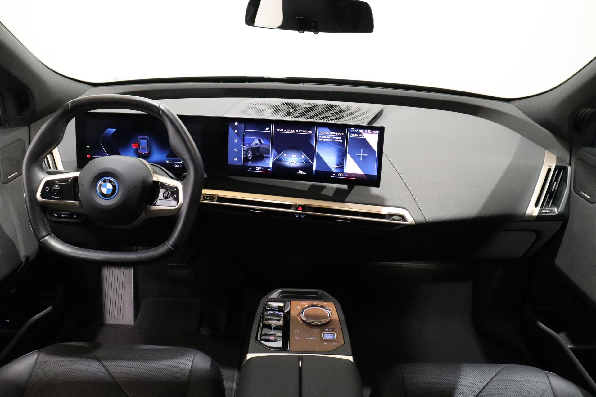 BMW iX xDrive40-image-8