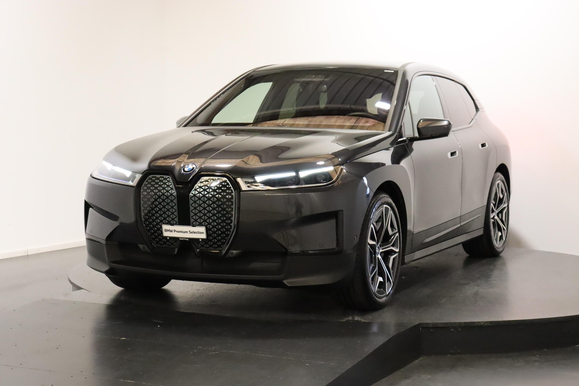 BMW iX xDrive40-image-0
