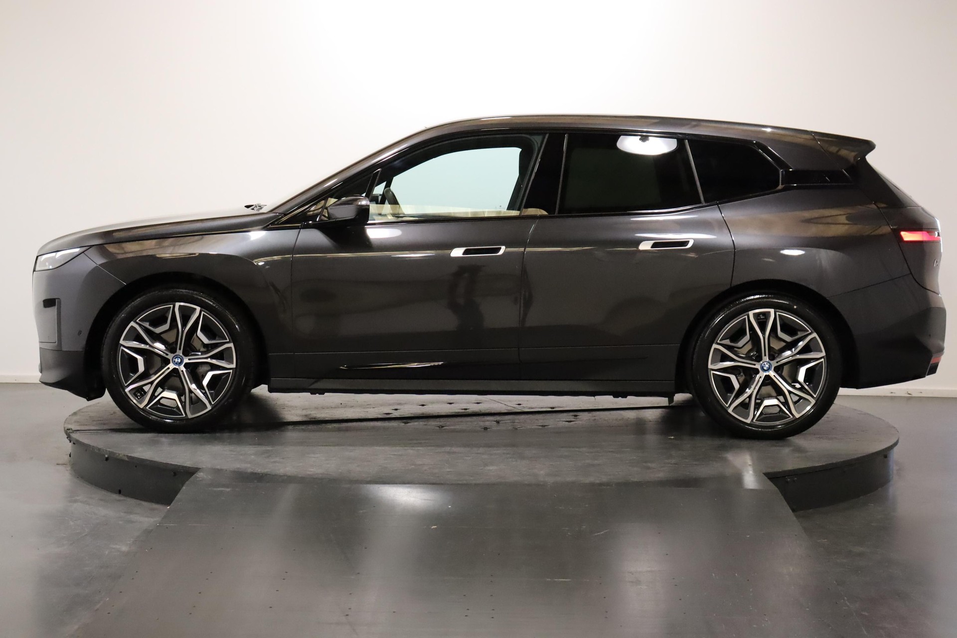BMW iX xDrive40-image-4