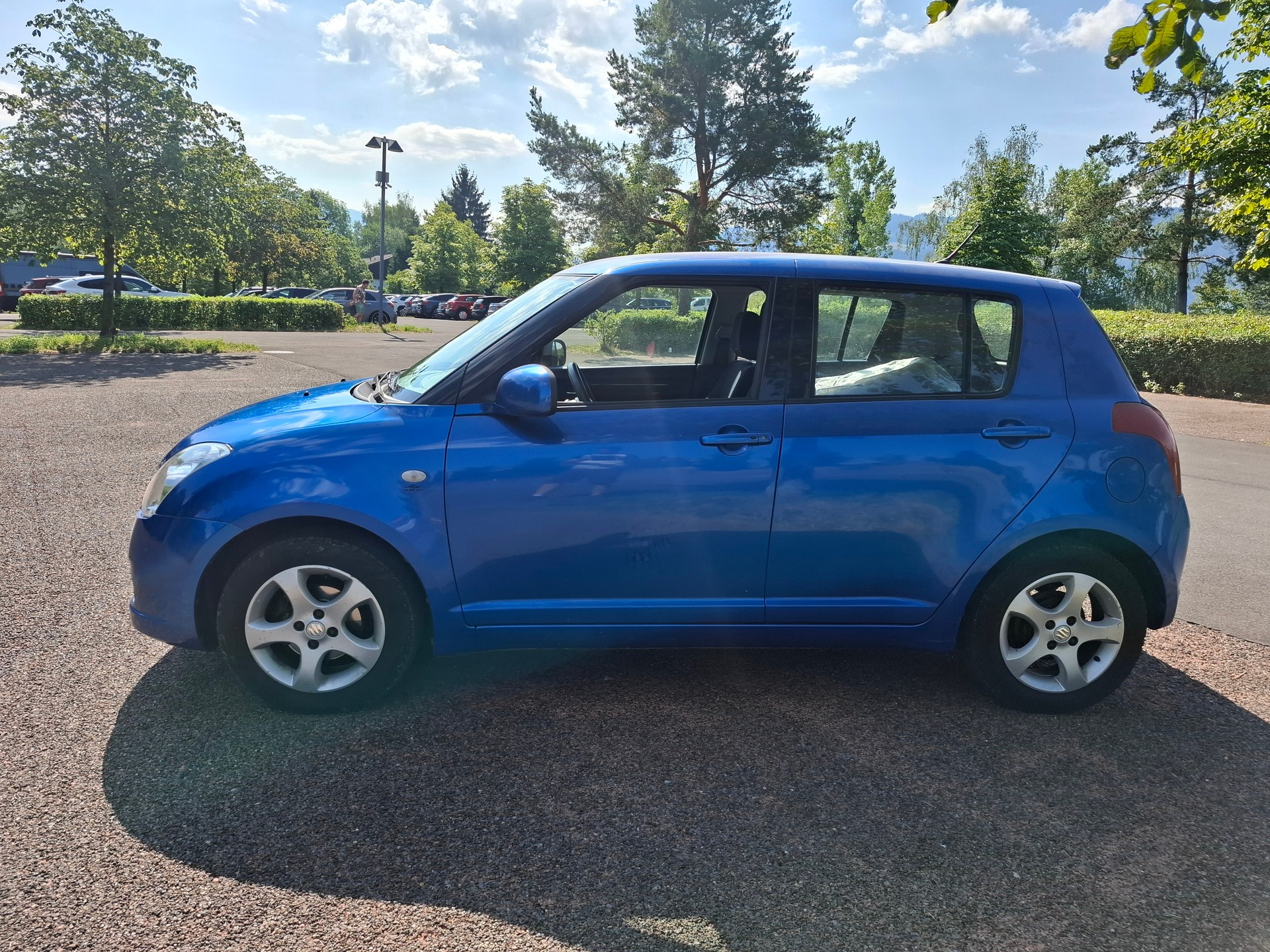 SUZUKI Swift 1.3i 16V GL 4x4-image-3