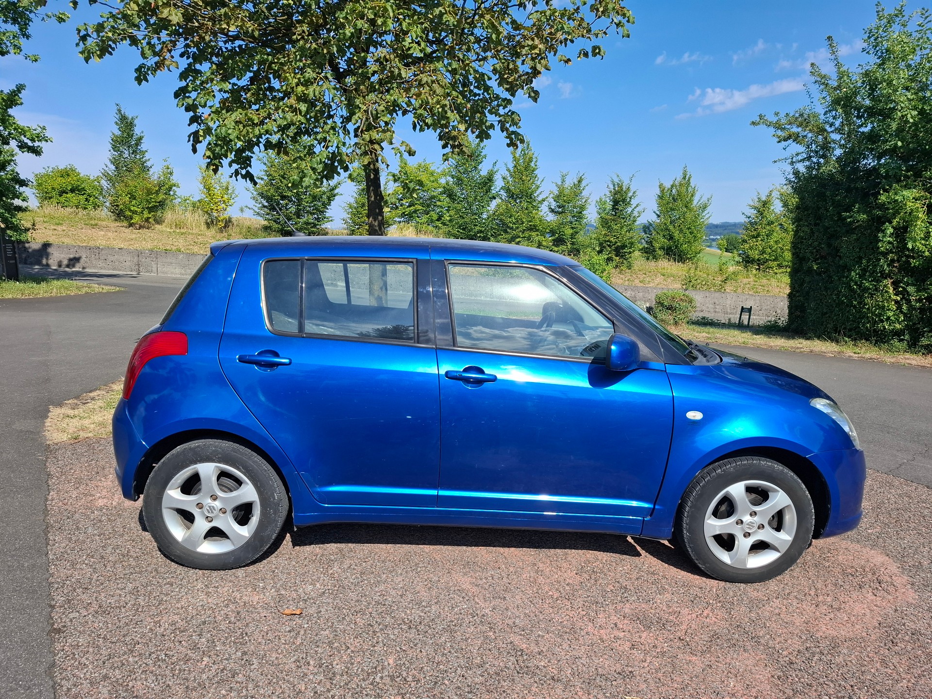 SUZUKI Swift 1.3i 16V GL 4x4-image-4