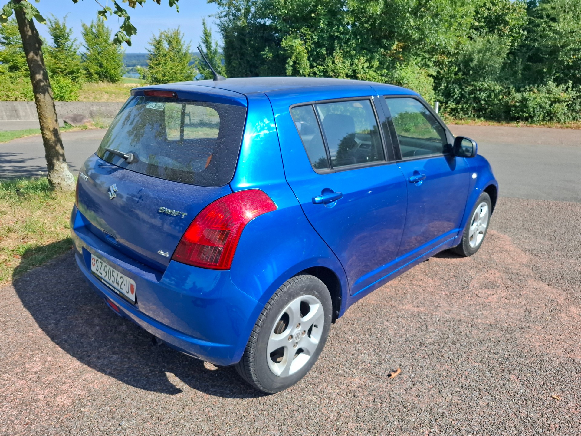 SUZUKI Swift 1.3i 16V GL 4x4-image-5