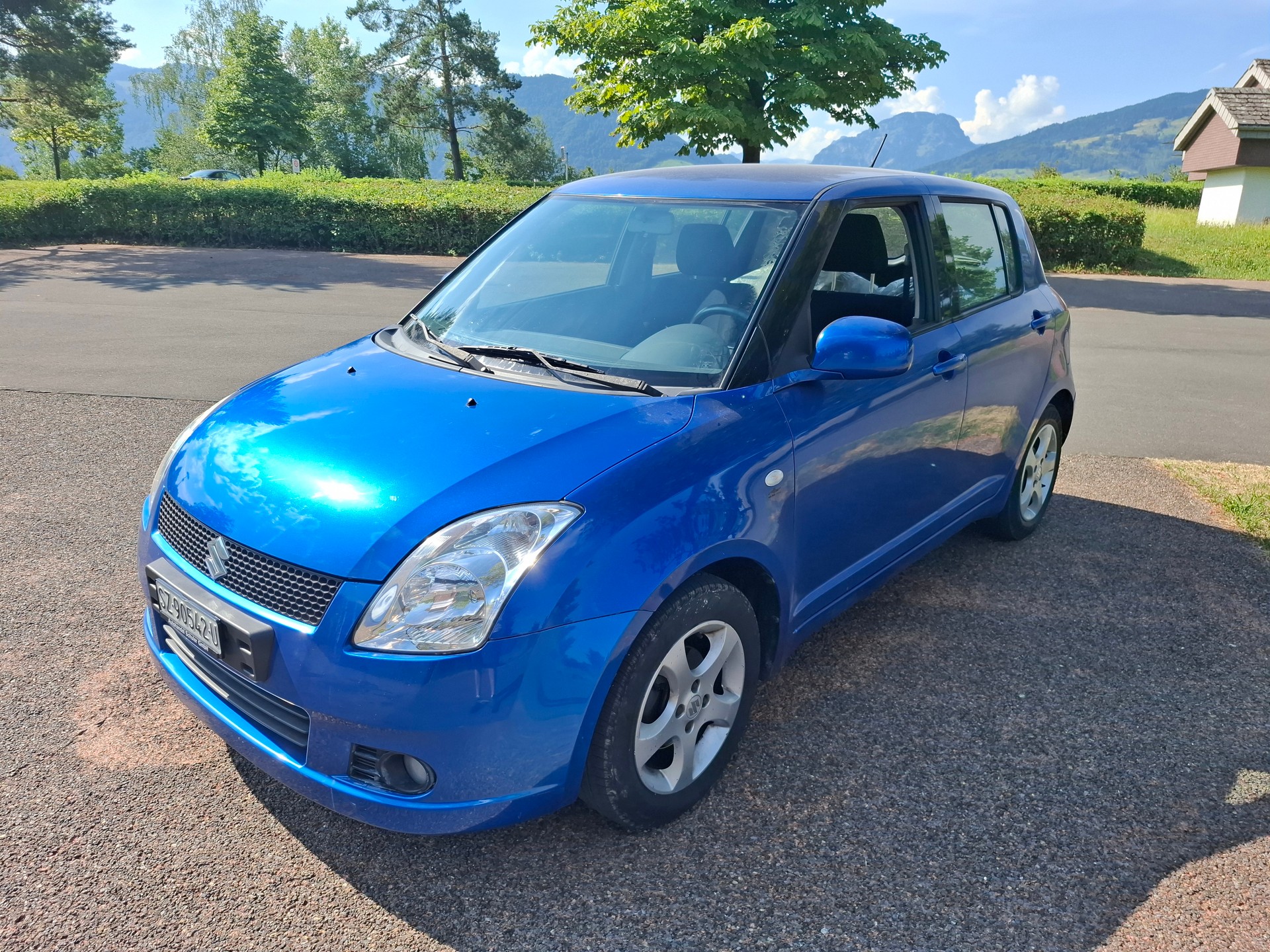SUZUKI Swift 1.3i 16V GL 4x4-image-2