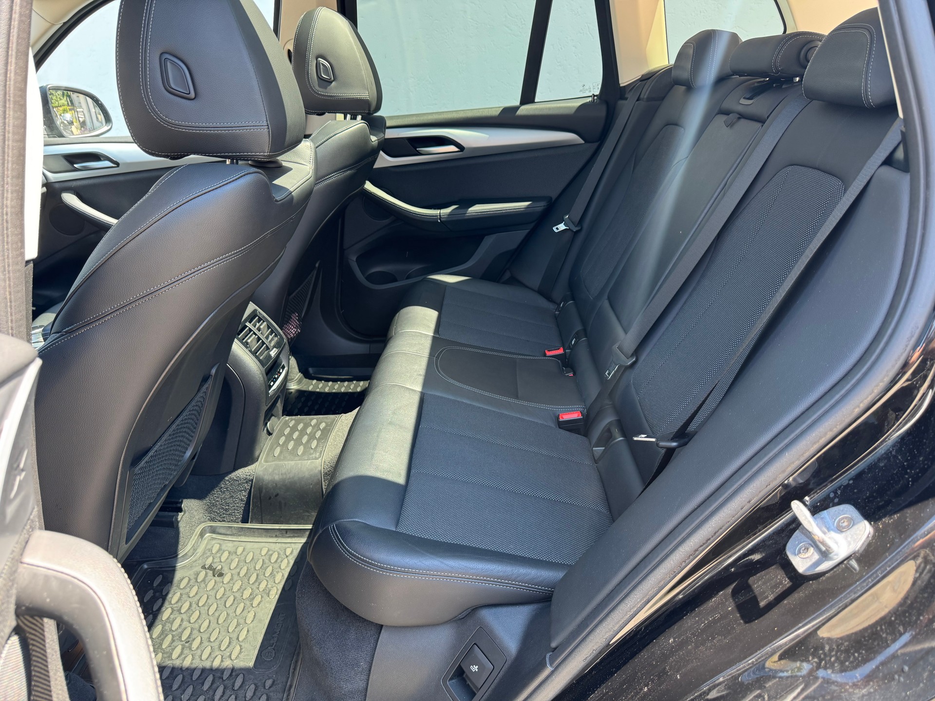 BMW X3 xDrive 20d Individual Steptronic-image-10
