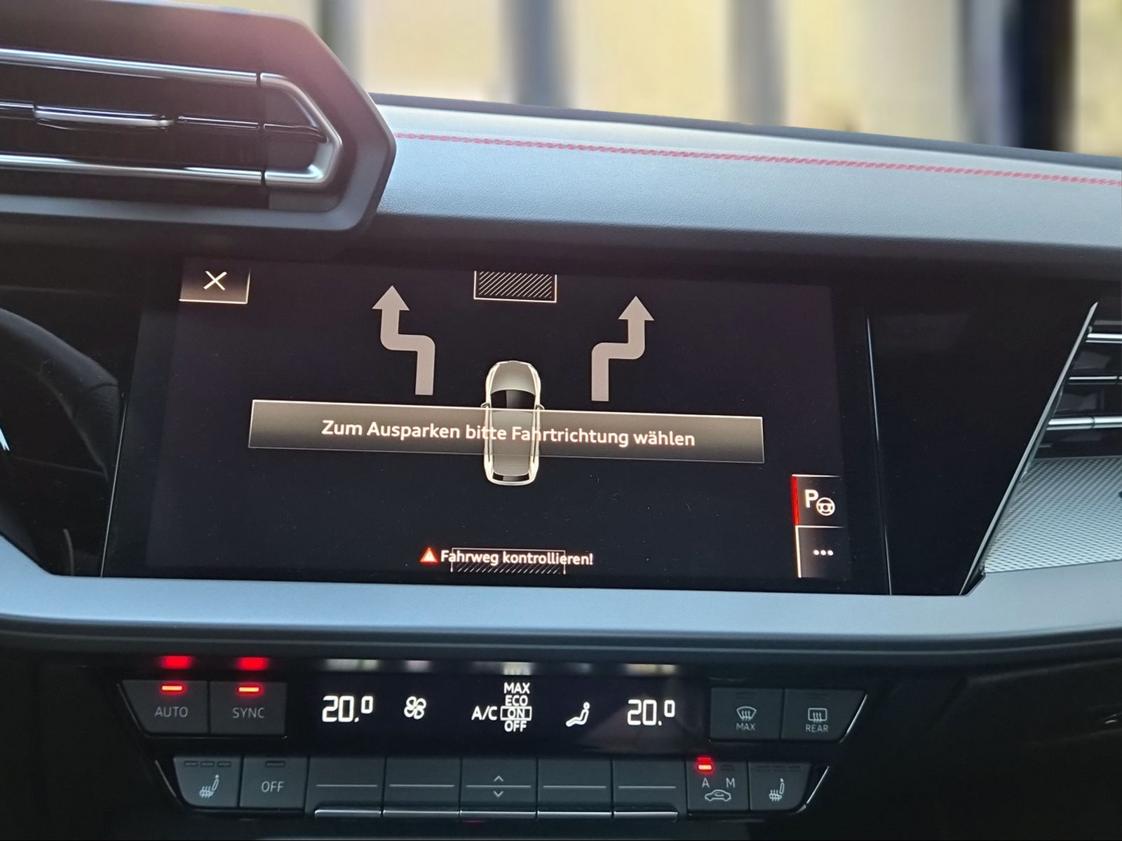 AUDI S3 Sportback TFSI quattro S-tronic Mythosschwarz Metallic-image-14