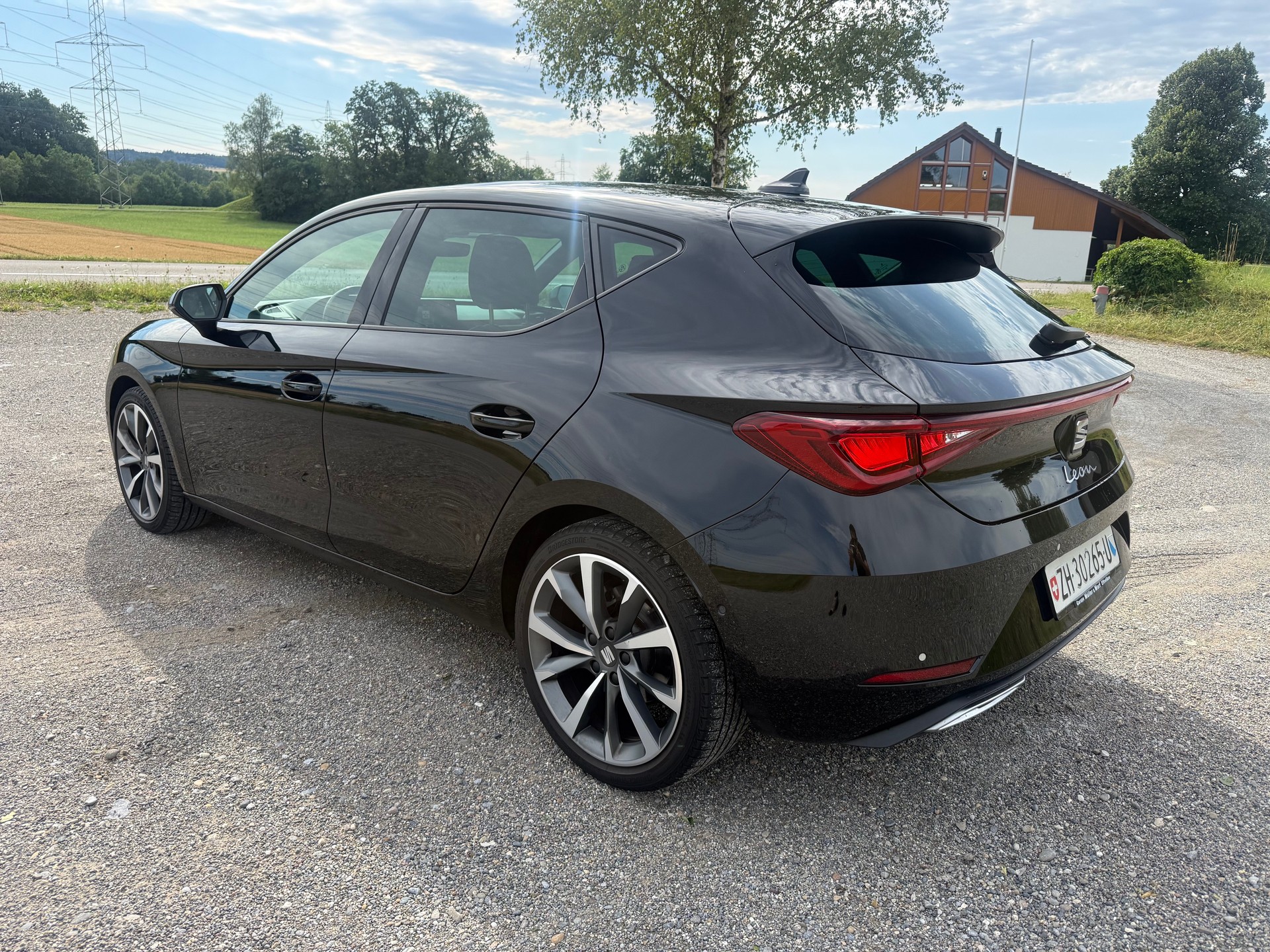 SEAT Leon 1.5 eTSI mHEV DSG FR-image-2