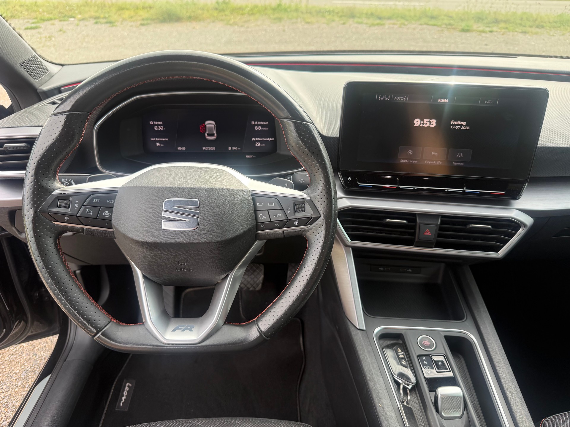 SEAT Leon 1.5 eTSI mHEV DSG FR-image-10