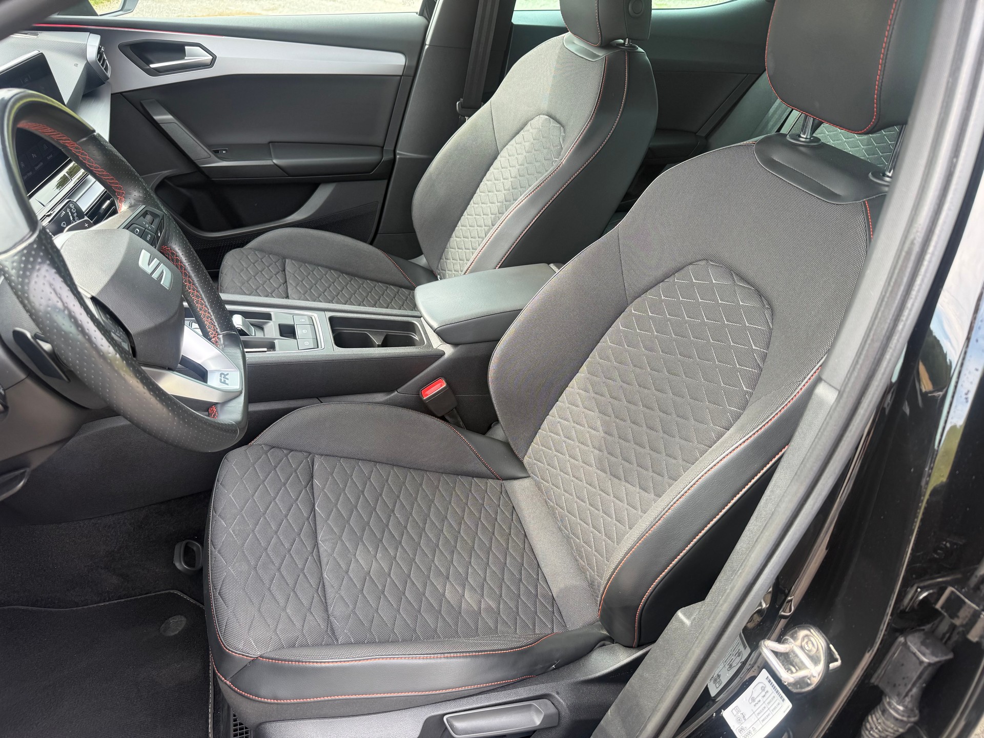 SEAT Leon 1.5 eTSI mHEV DSG FR-image-8