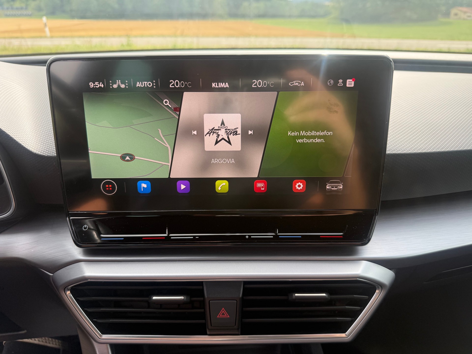 SEAT Leon 1.5 eTSI mHEV DSG FR-image-11