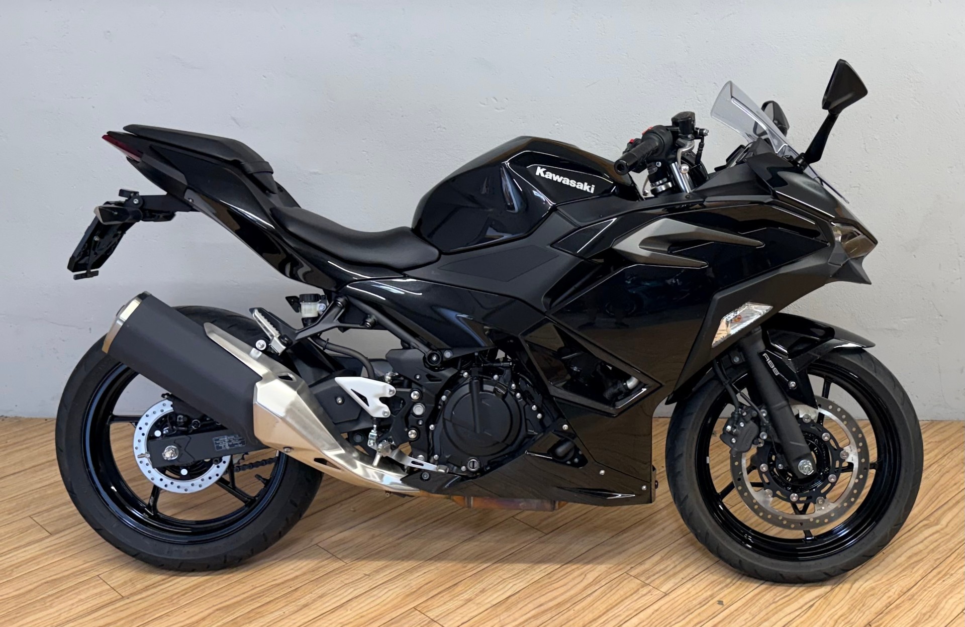 KAWASAKI Ninja 500-showroom-element-1