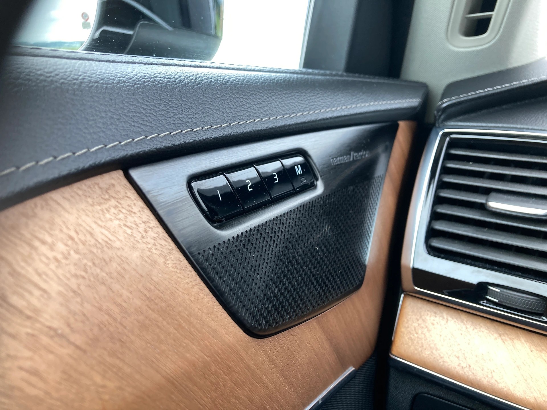 VOLVO XC90 B5 Benzin Mild Hybrid AWD Inscription Geartronic-image-14