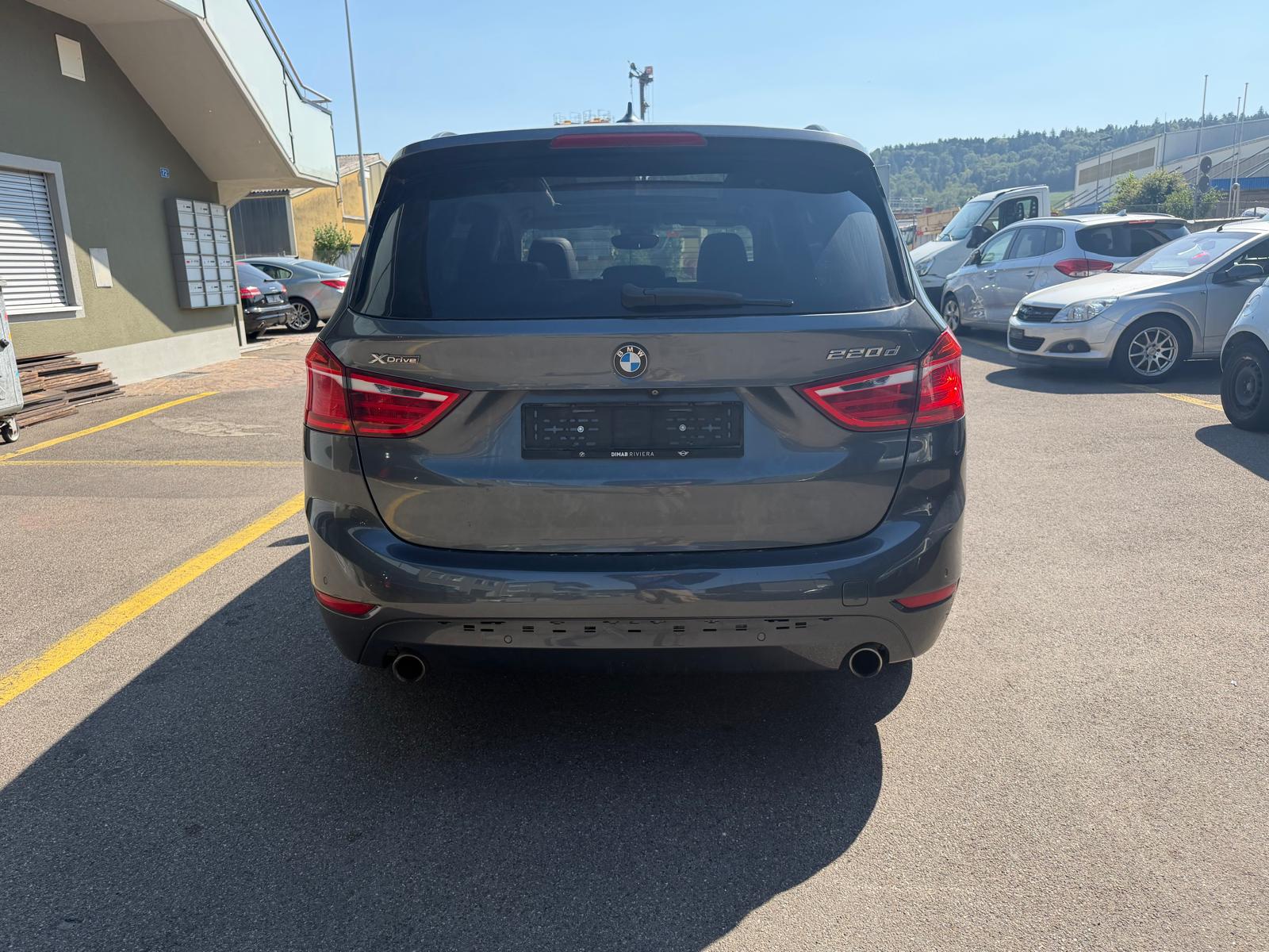 BMW 220d xDrive Gran Tourer Steptronic-image-4