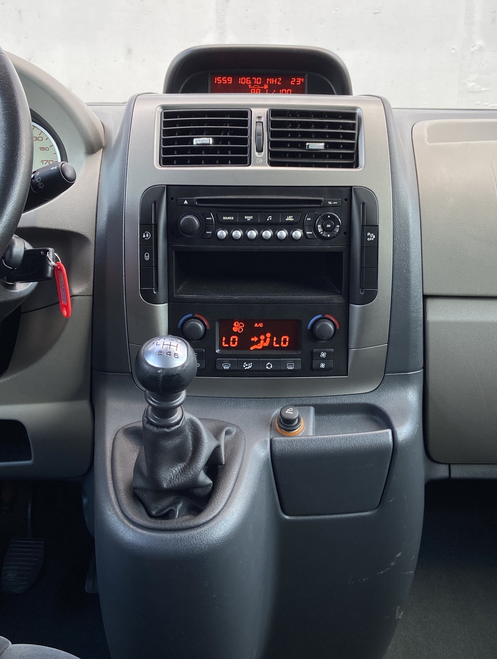 PEUGEOT Expert Tepee 2.0 HDi Rollstuhltransport-image-8