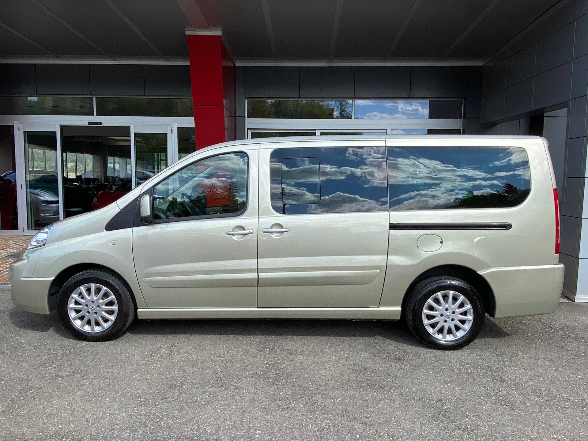 PEUGEOT Expert Tepee 2.0 HDi Rollstuhltransport-image-13