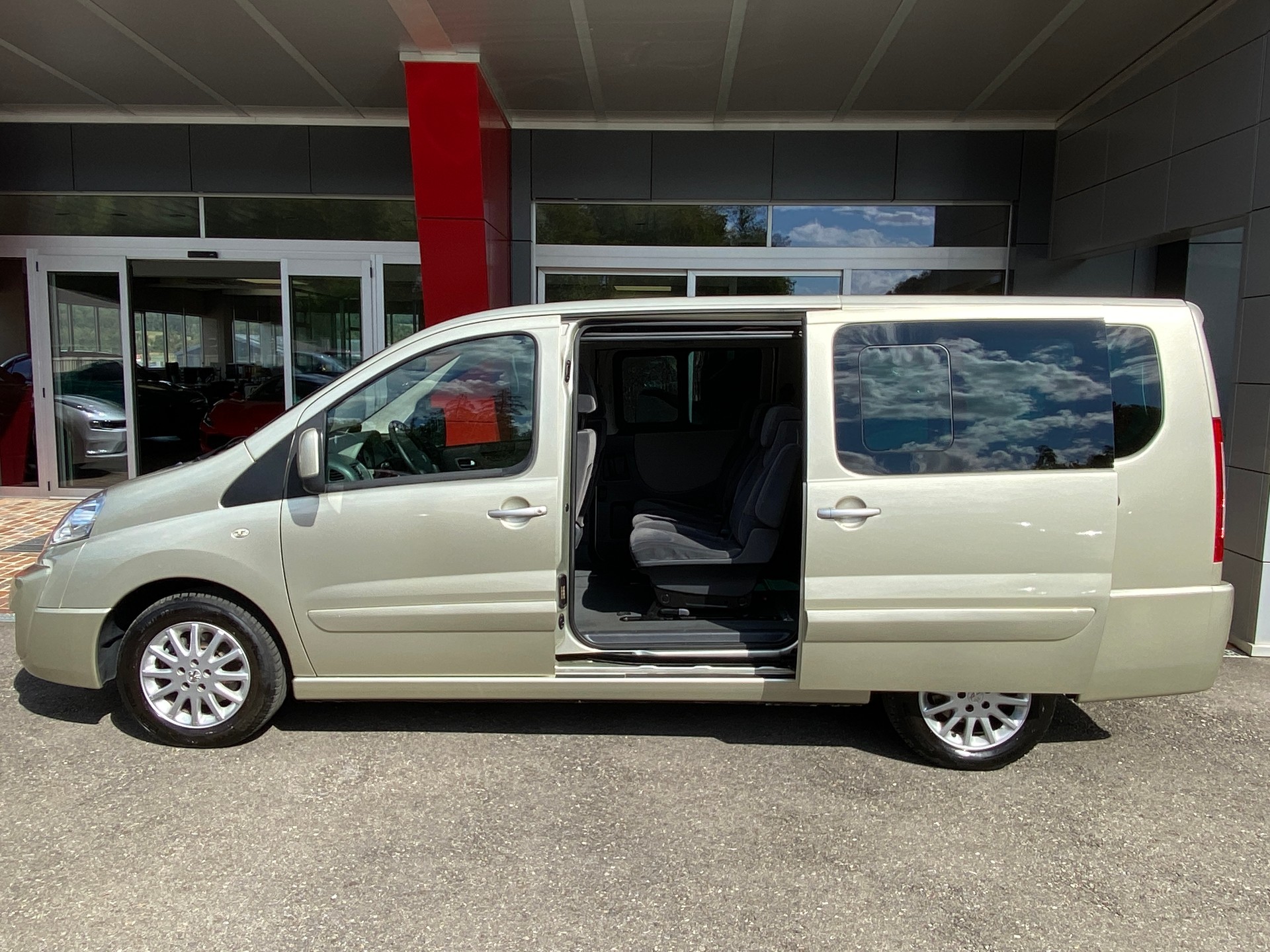 PEUGEOT Expert Tepee 2.0 HDi Rollstuhltransport-image-14