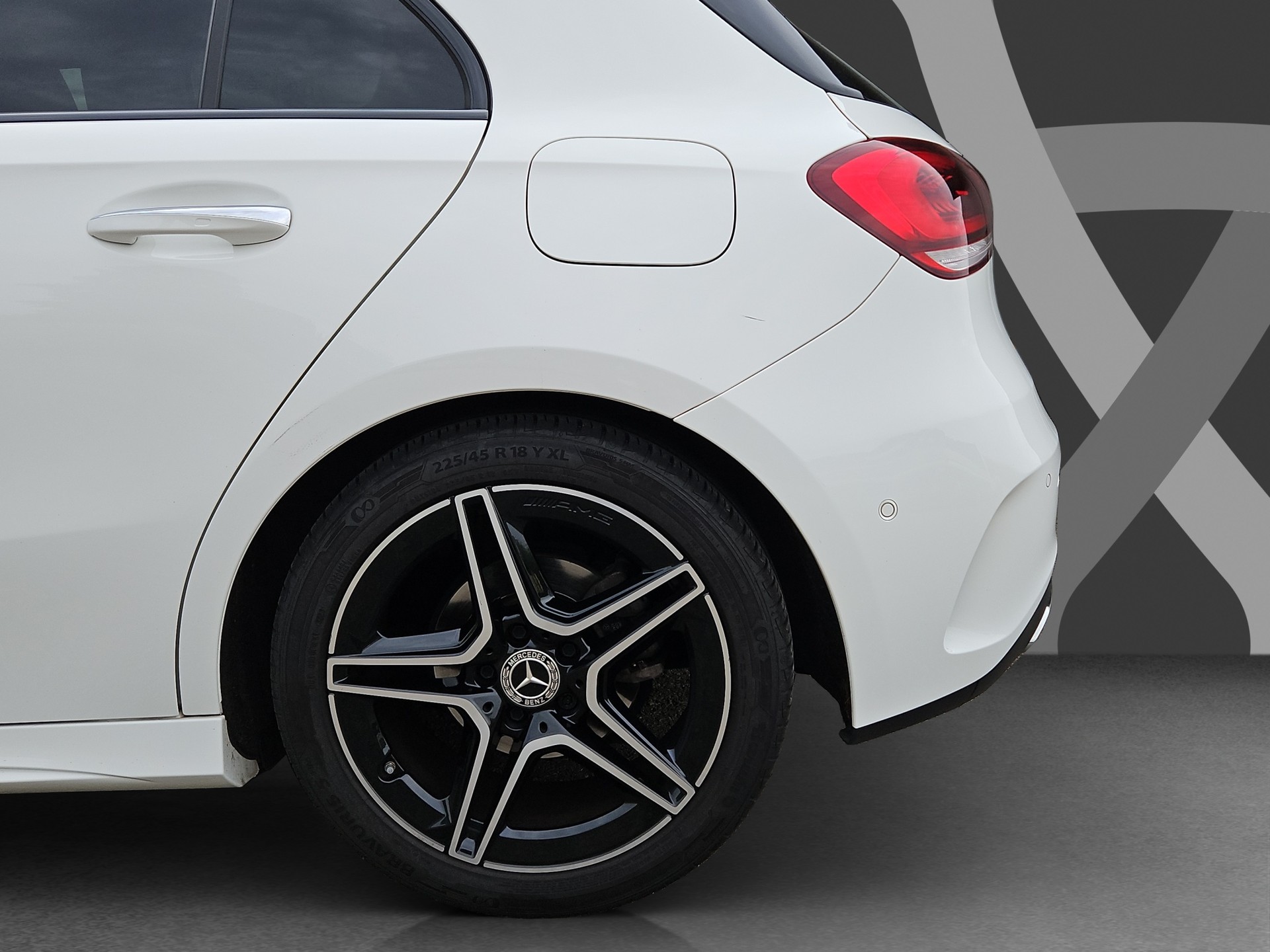 MERCEDES-BENZ A 200 d AMG Line 8G-DCT-image-9