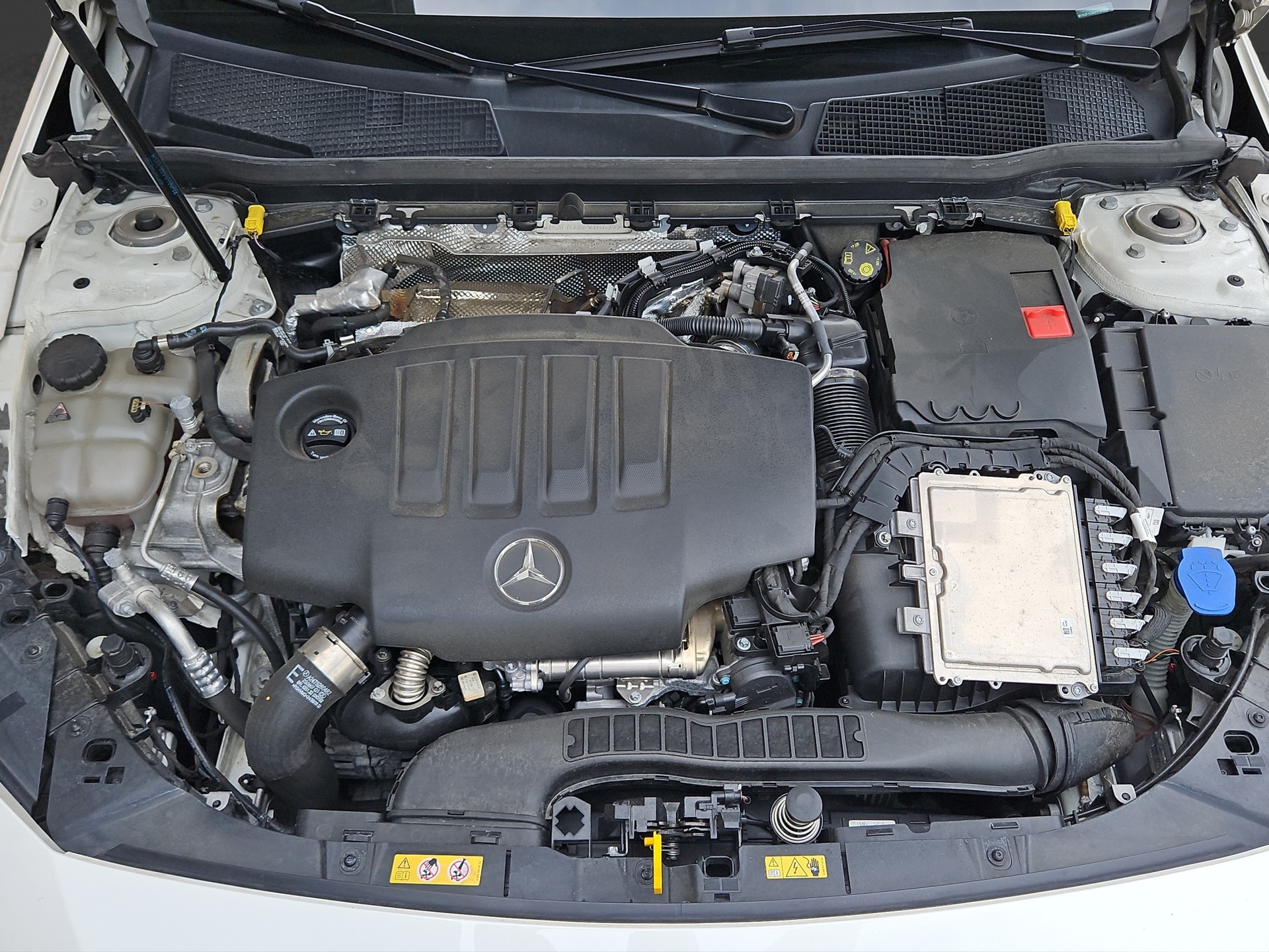 MERCEDES-BENZ A 200 d AMG Line 8G-DCT-image-10
