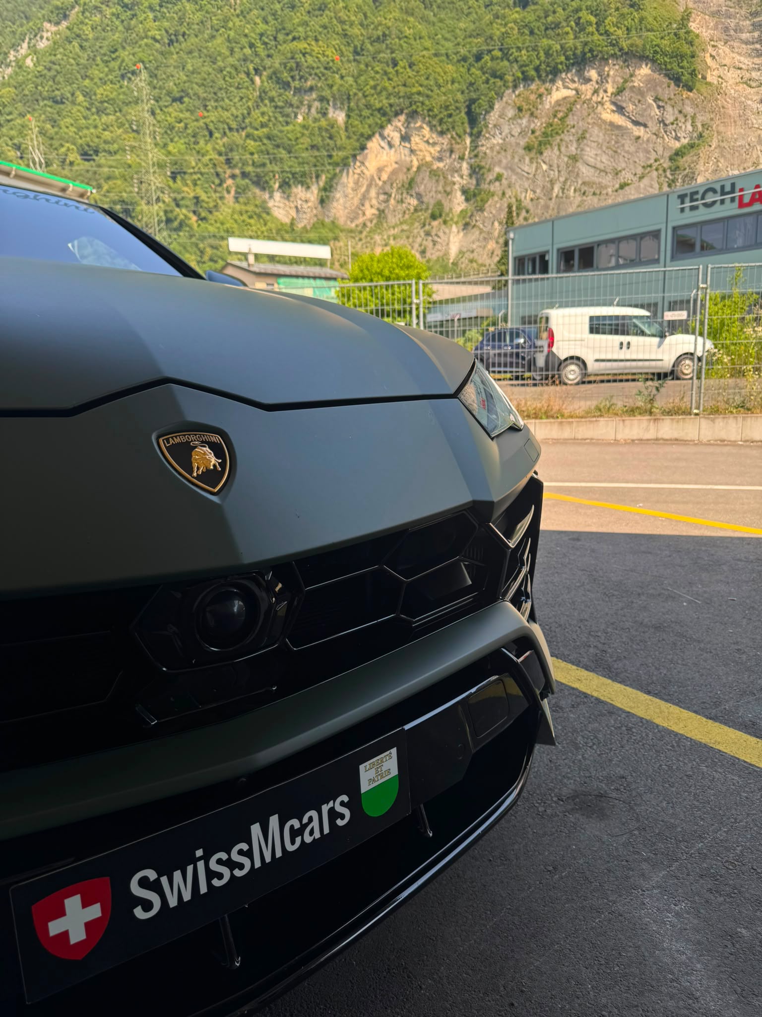 LAMBORGHINI Urus E-Gear-image-19