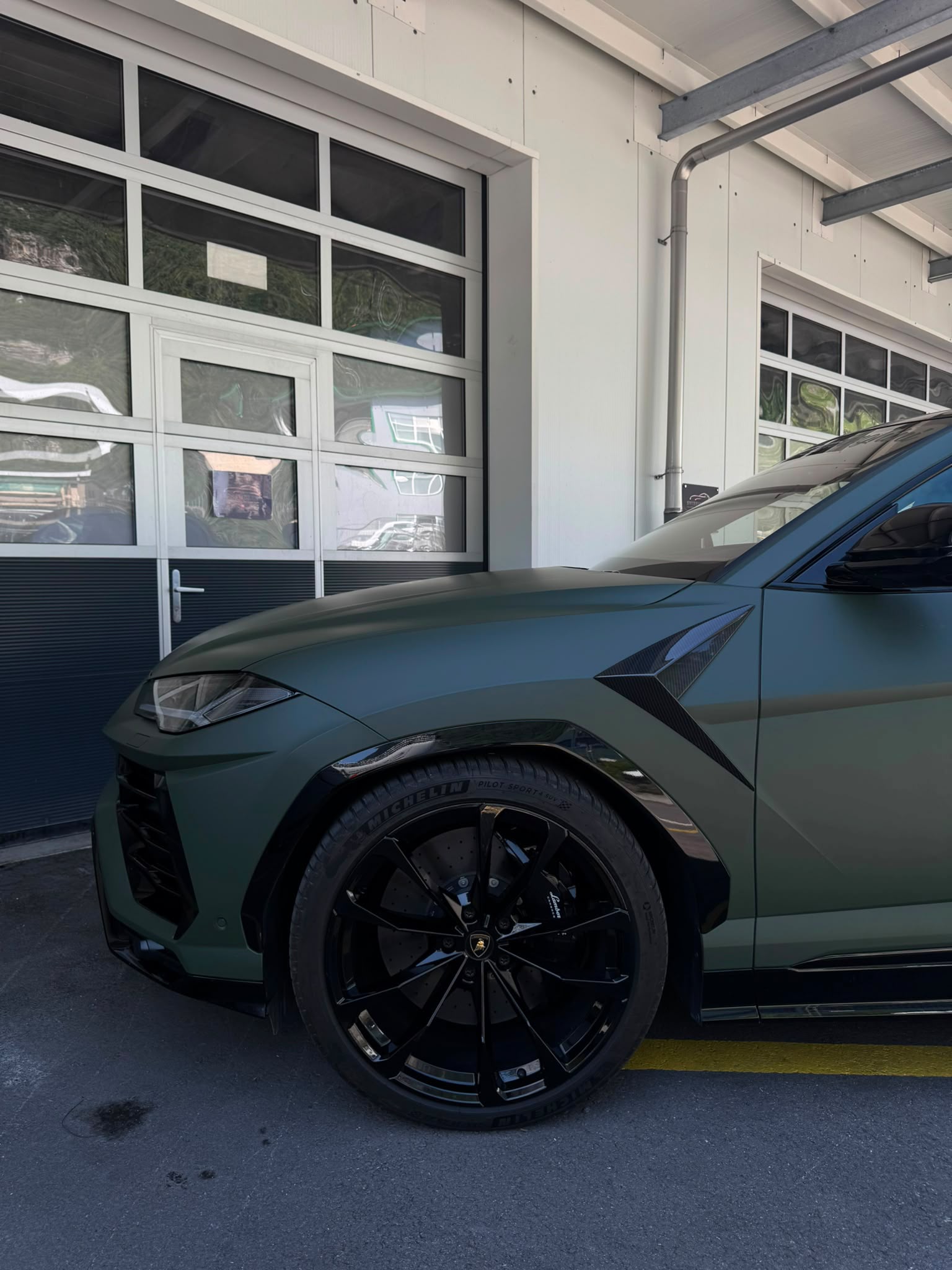 LAMBORGHINI Urus E-Gear-image-4