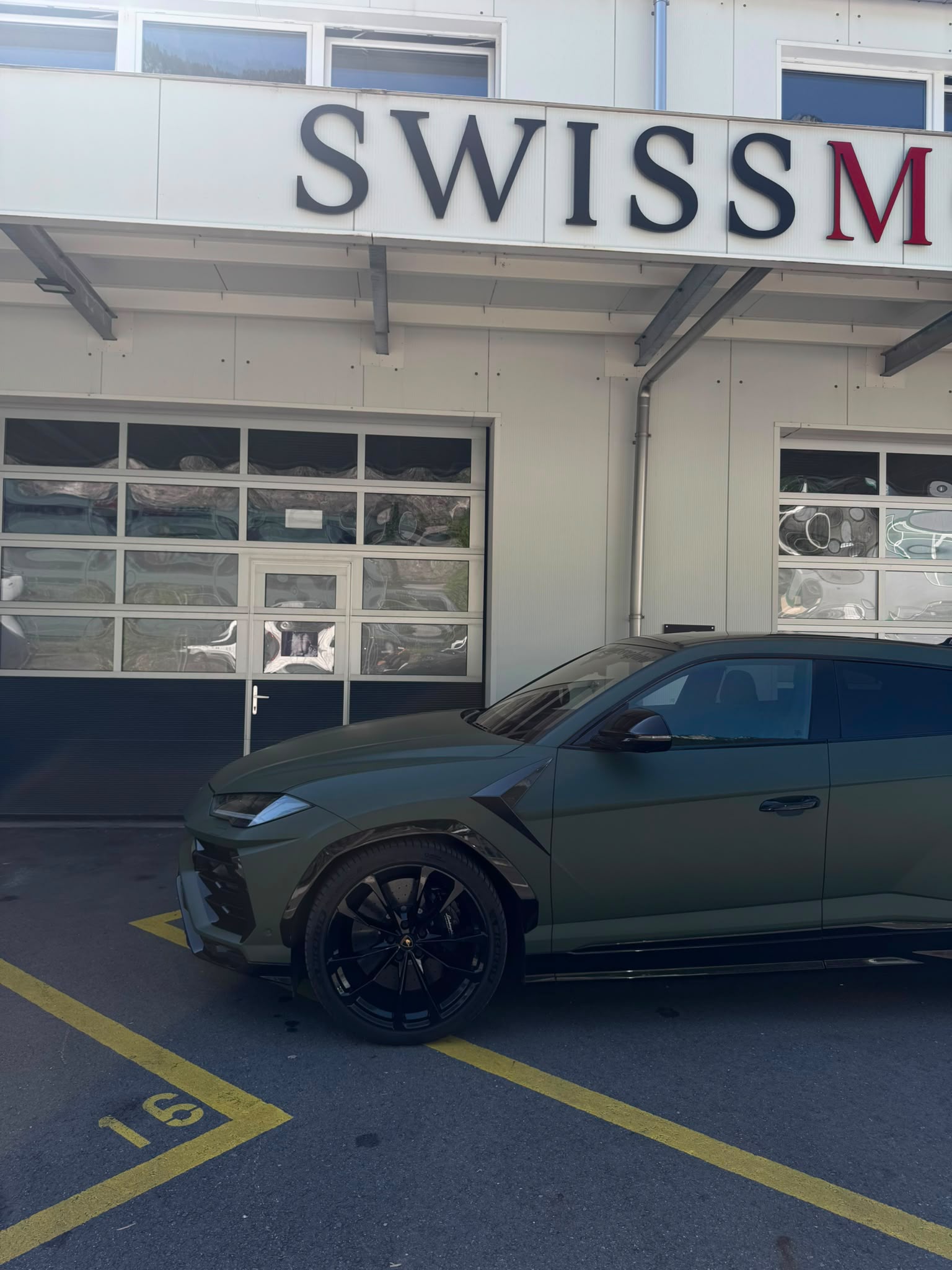 LAMBORGHINI Urus E-Gear-image-5