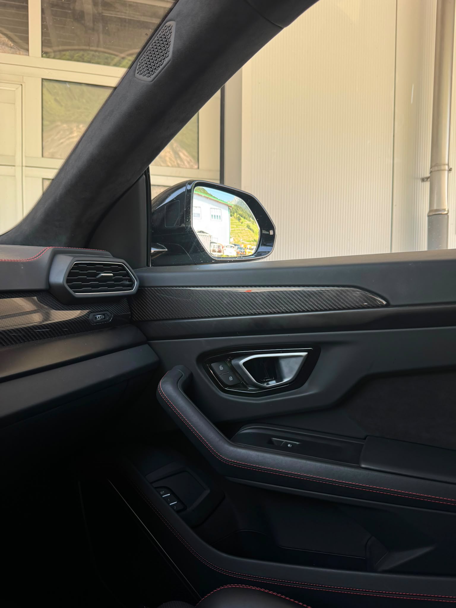 LAMBORGHINI Urus E-Gear-image-14