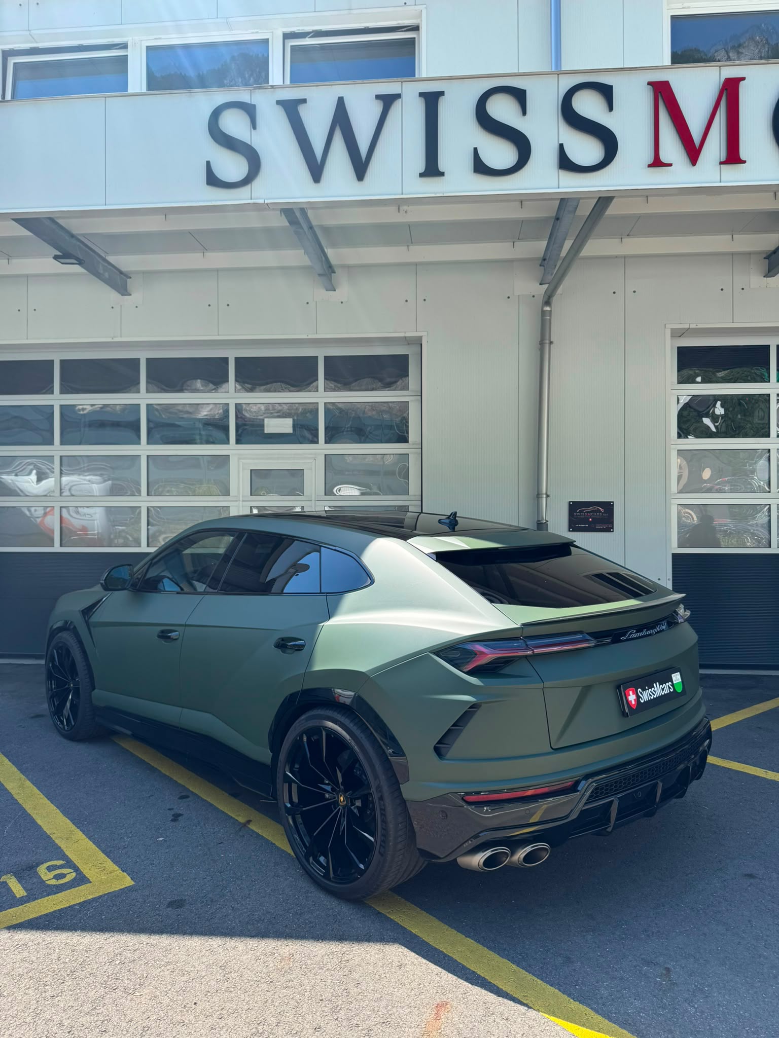 LAMBORGHINI Urus E-Gear-image-9
