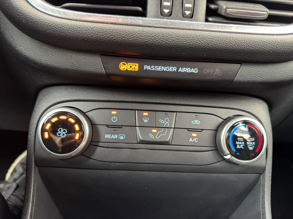 FORD Fiesta 1.0 EcoB Cool & Connect-image-12