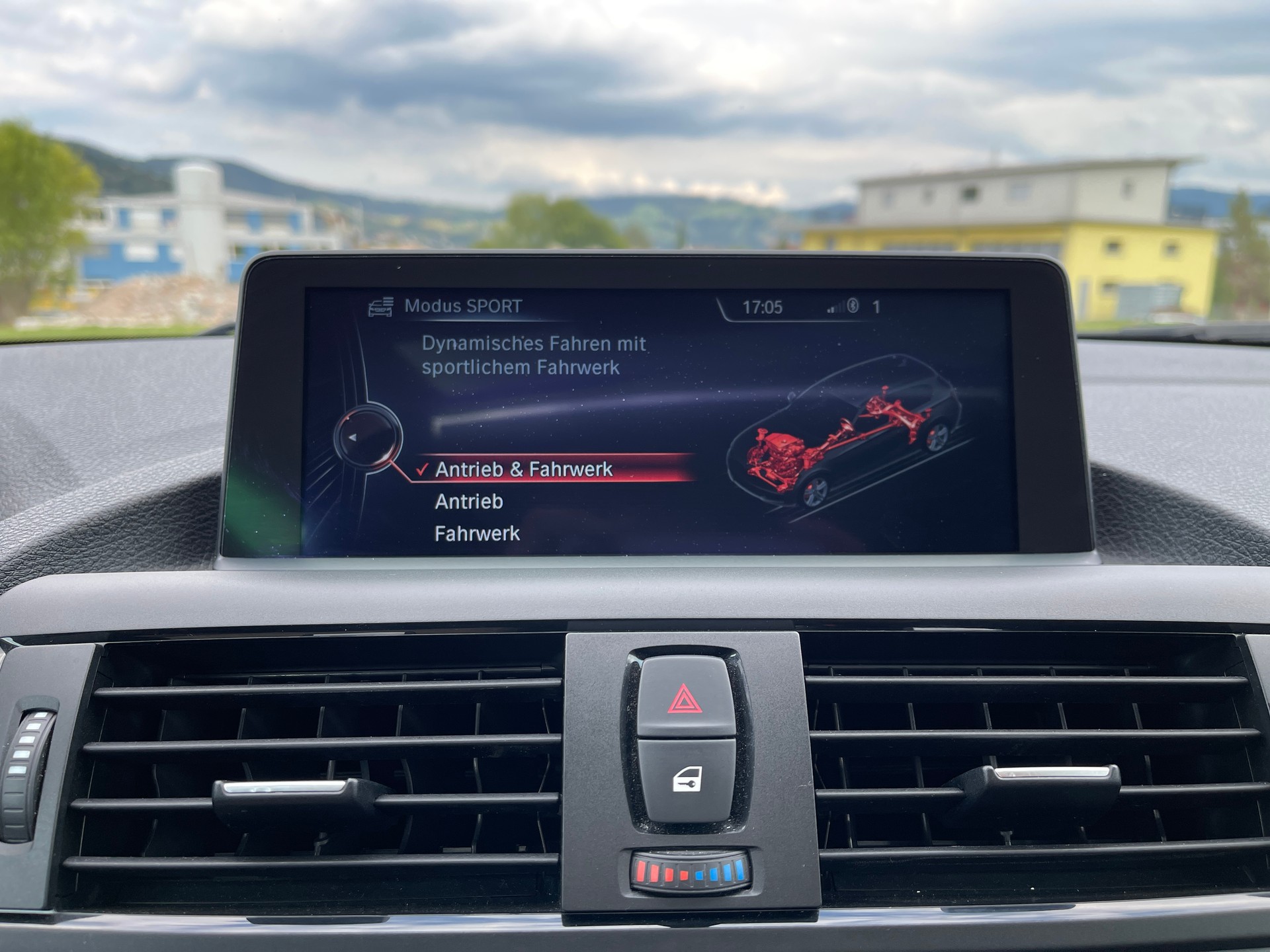 BMW M135i xDrive Steptronic-image-10