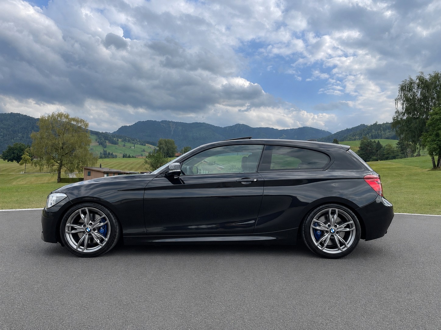 BMW M135i xDrive Steptronic-image-1