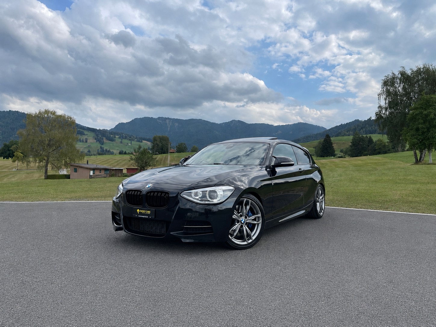 BMW M135i xDrive Steptronic-image-0